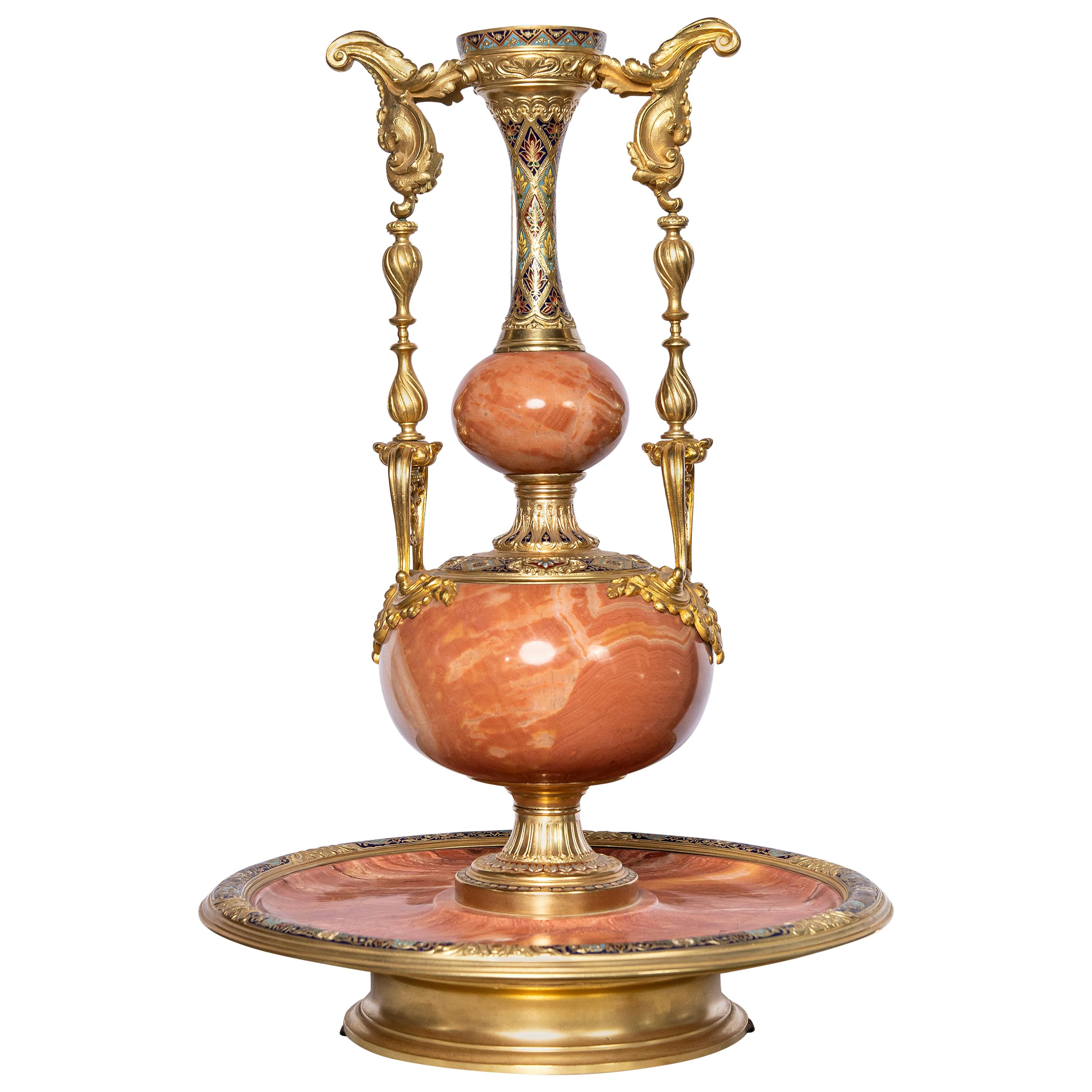 Marmor:: vergoldete Bronze und Cloisonné-Zentrum:: neoklassizistischer Stil im Angebot