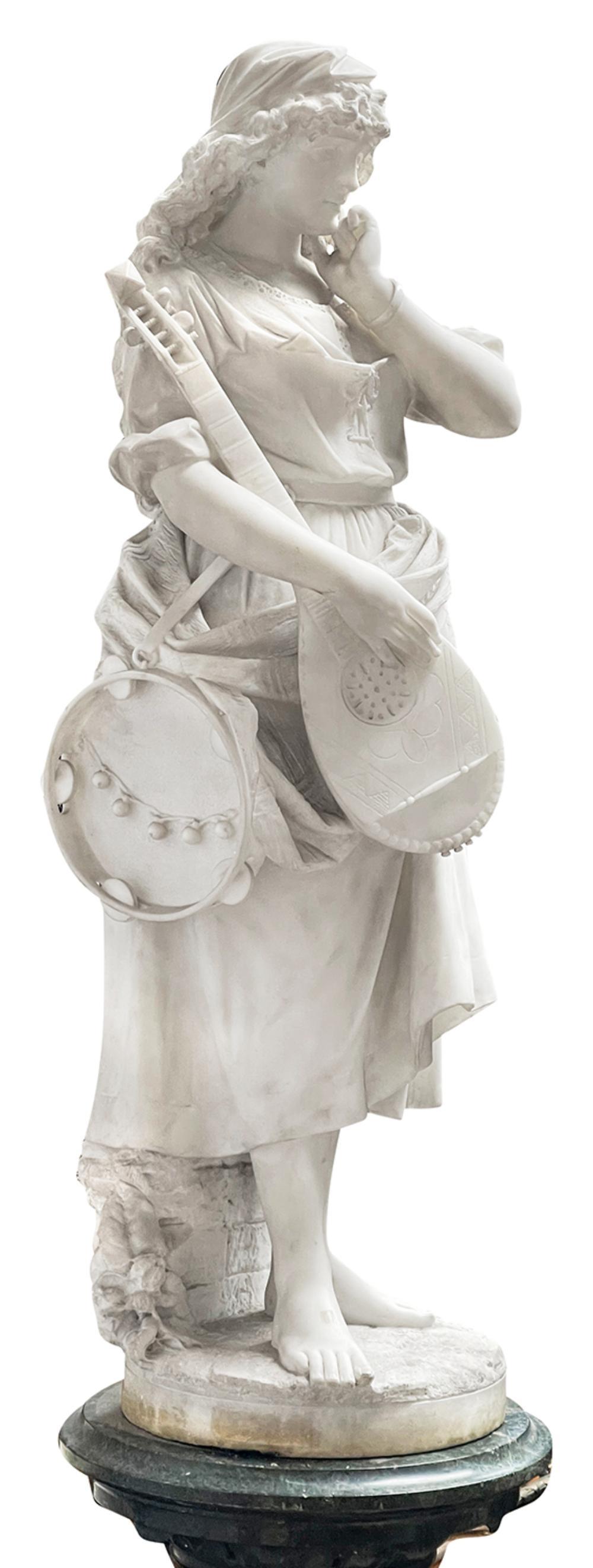 Bohémien Ragazza in marmo con mandolino, firmata Eduardo Giolli, 19° secolo in vendita
