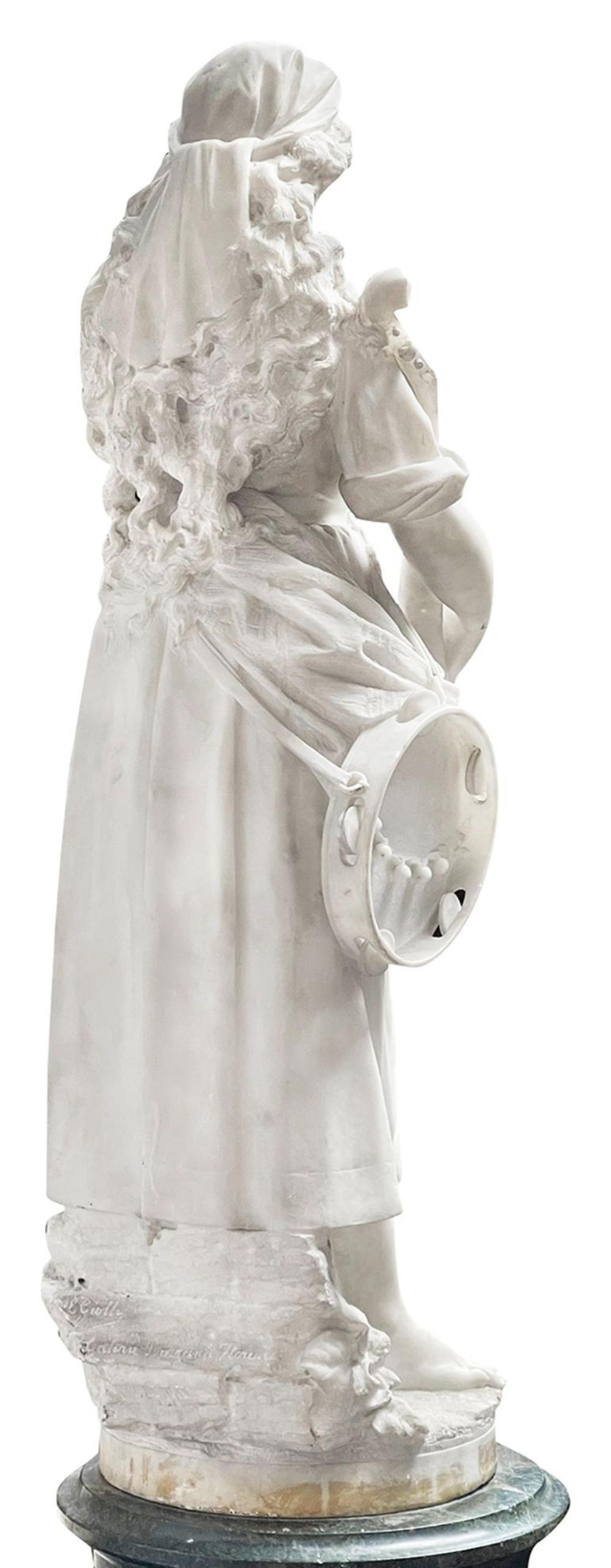 XIX secolo Ragazza in marmo con mandolino, firmata Eduardo Giolli, 19° secolo in vendita