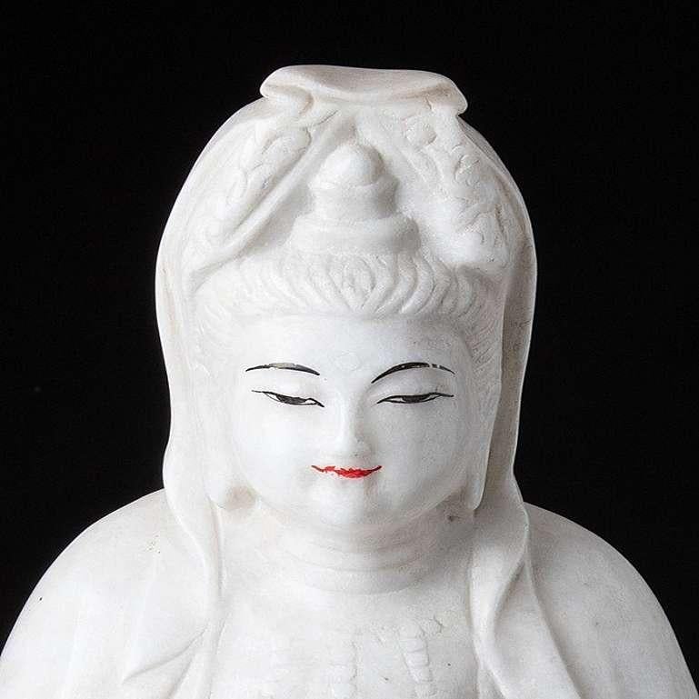 Guan-Yin-Statue aus Marmor aus Burma im Angebot 6
