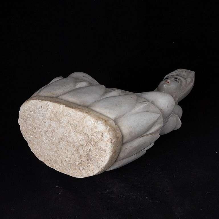 Marble Guan Yin statue from Burma For Sale 13