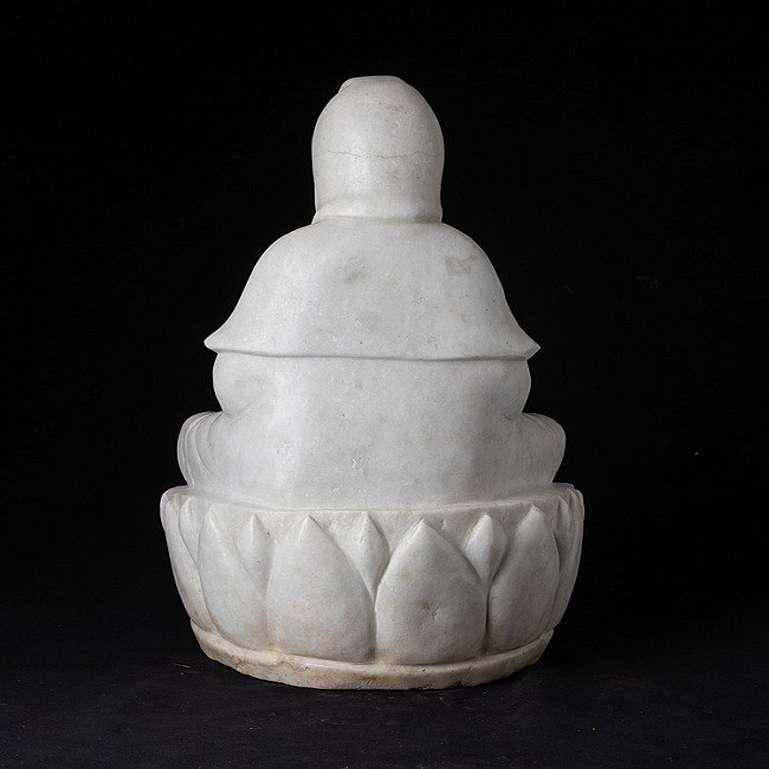 Guan-Yin-Statue aus Marmor aus Burma im Zustand „Gut“ im Angebot in DEVENTER, NL