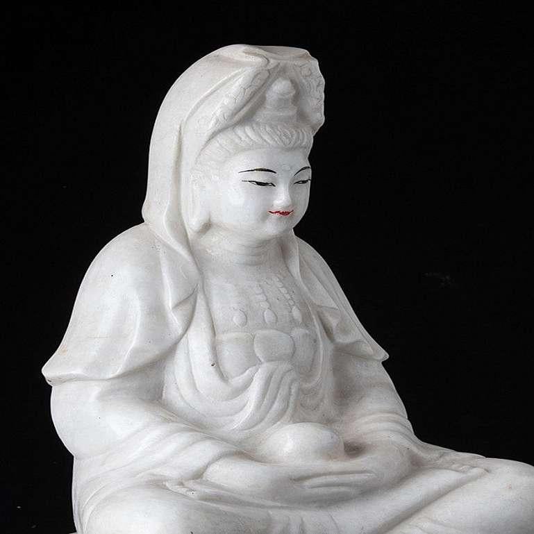Marble Guan Yin statue from Burma For Sale 2