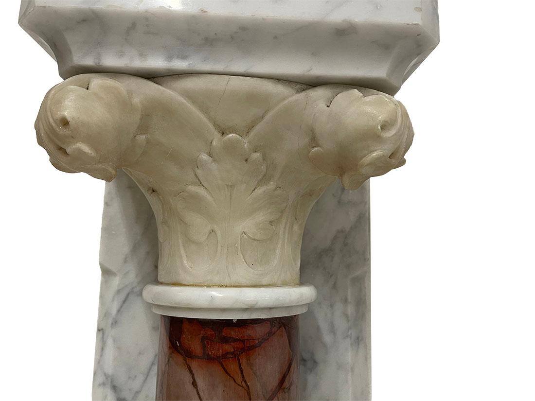 Marble half wall mounted columns, 19th Century In Good Condition For Sale In Delft, NL