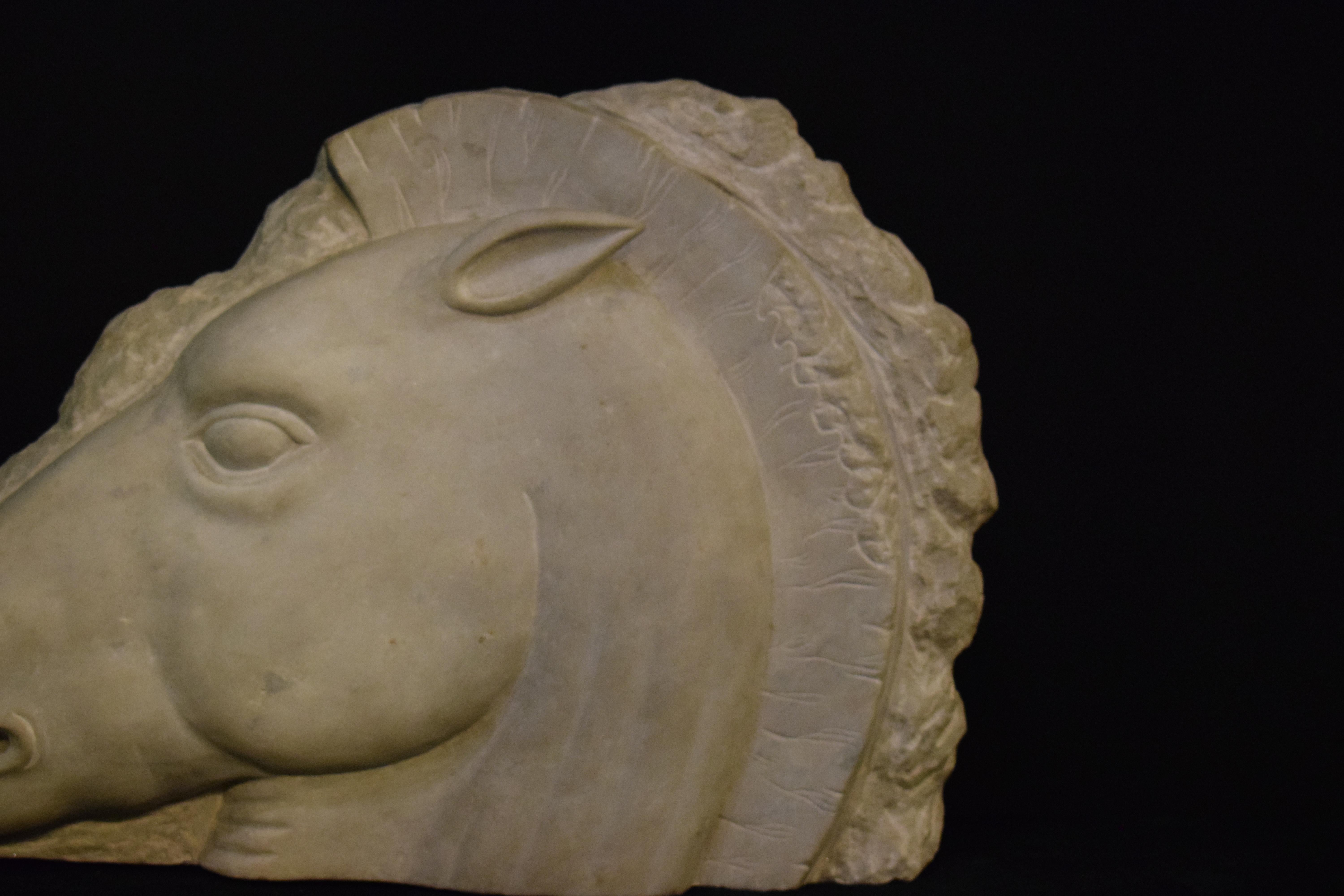 marble horse head