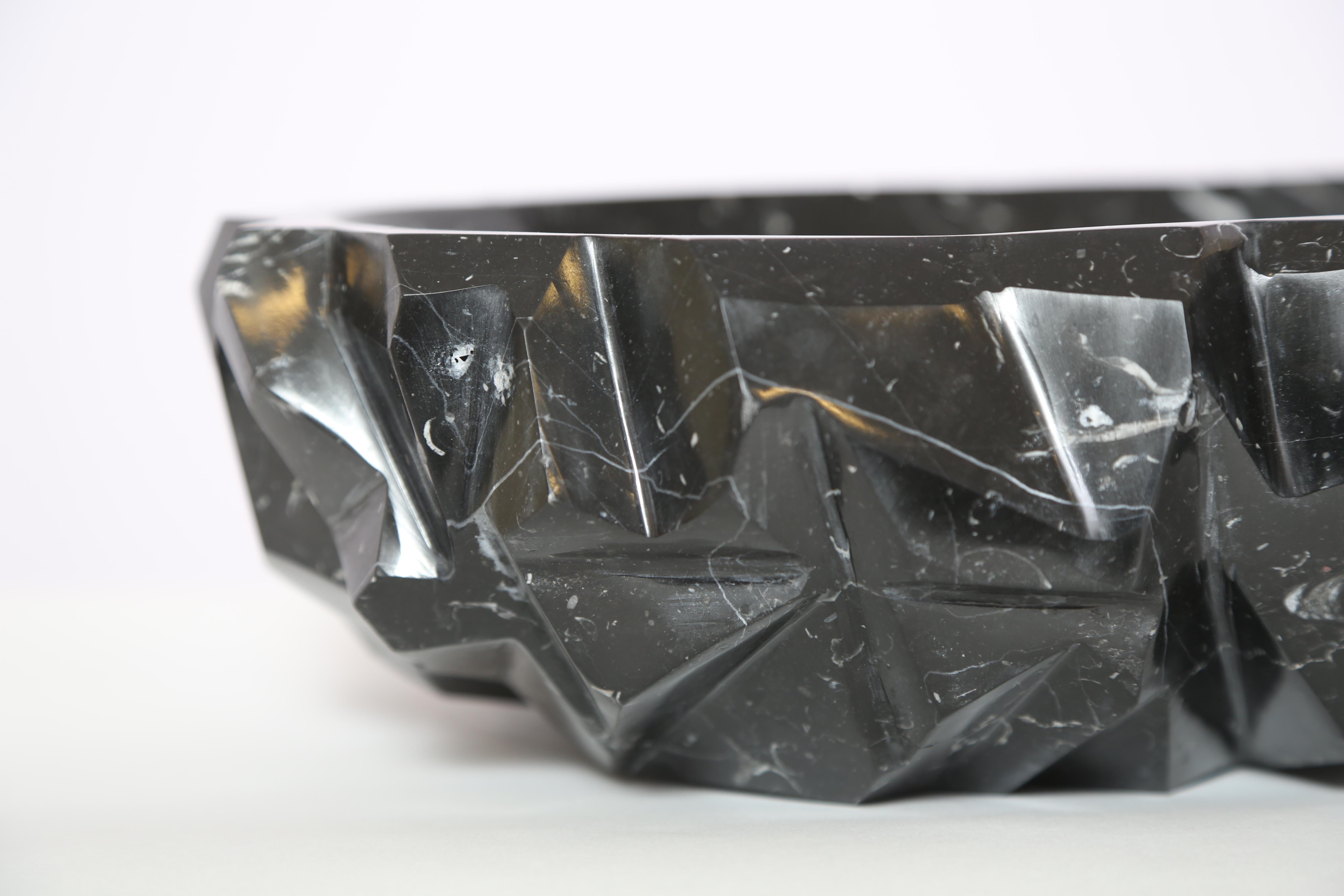 Rock bowl in Negro Marquina.
Spectacular marble bowl cut and polished in Italy by skilled artisan in Italy. Perfect as fruit bowl for your kitchen or as a center piece on your table, this unique piece will bring elegance and stylishness to your