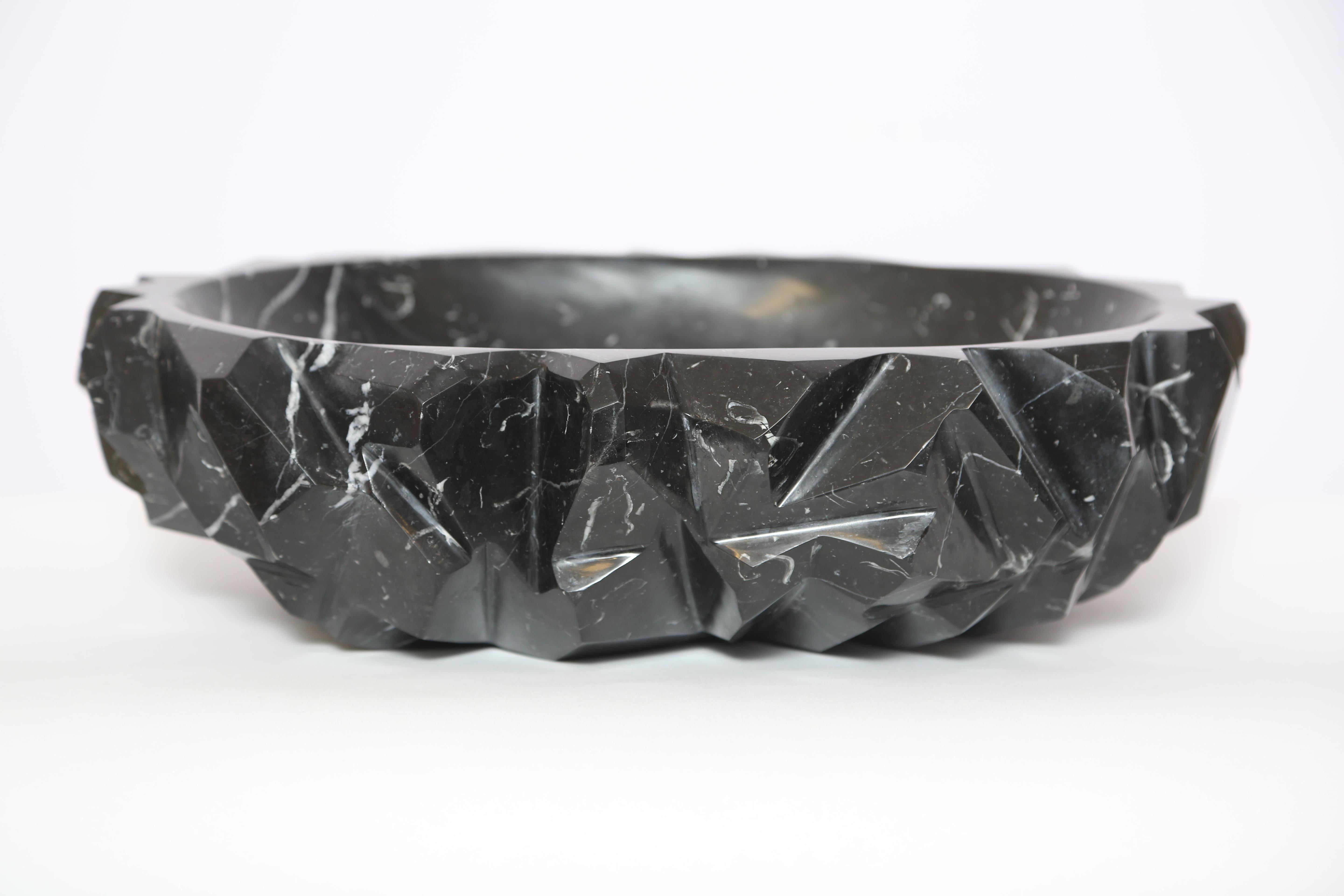 The Marble House Rock Bowl in Black Marquina Marble, Handmade in Italy (Handgefertigt)