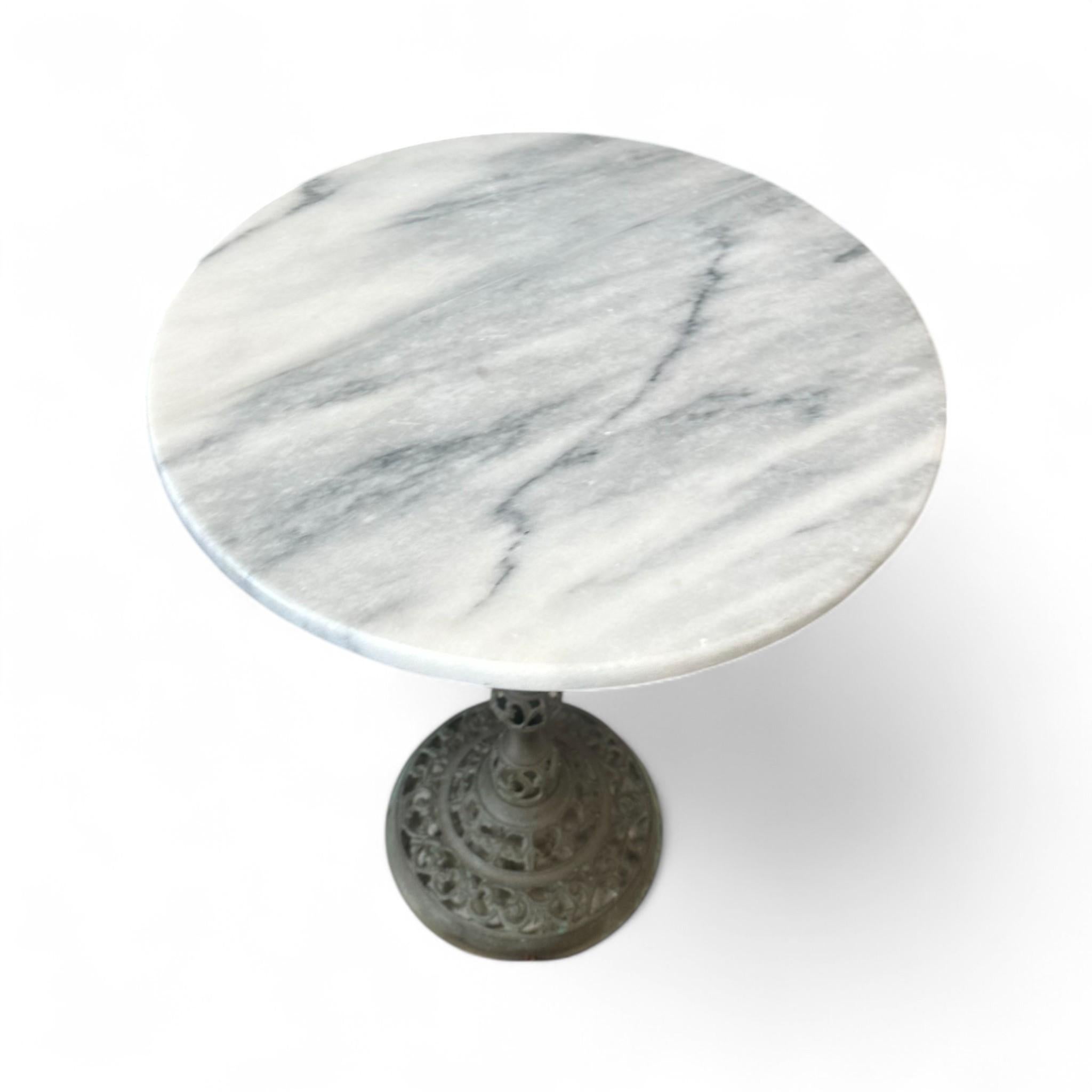 Marble & Iron Side Table Bon état - En vente à Los Angeles, CA