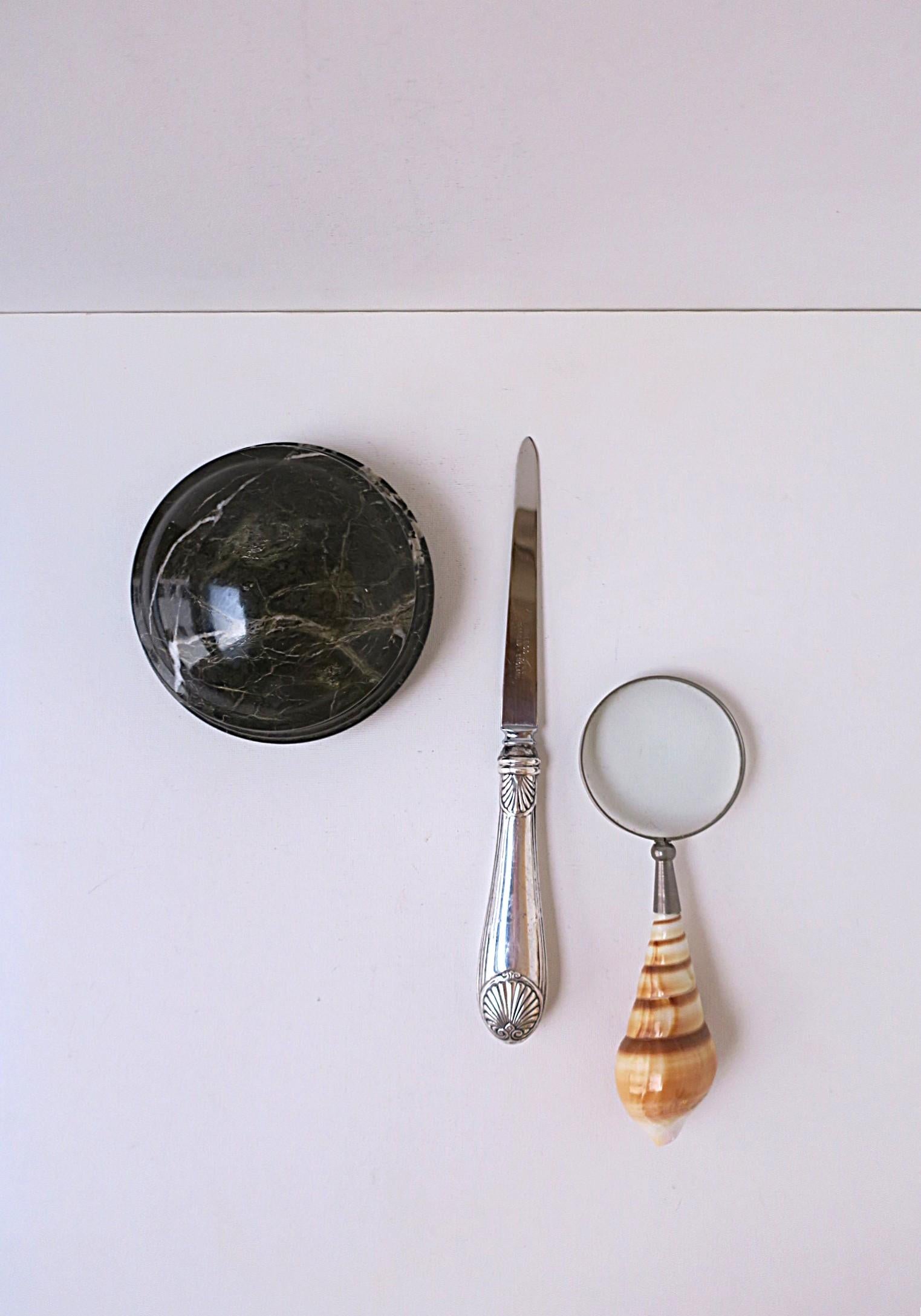 20ième siècle Coffret à bijoux ou de bureau en marbre vert foncé en vente