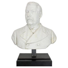 Marble "knight" bust on an iron pedestal - Camilo Romairone (1850-1915) - Signat