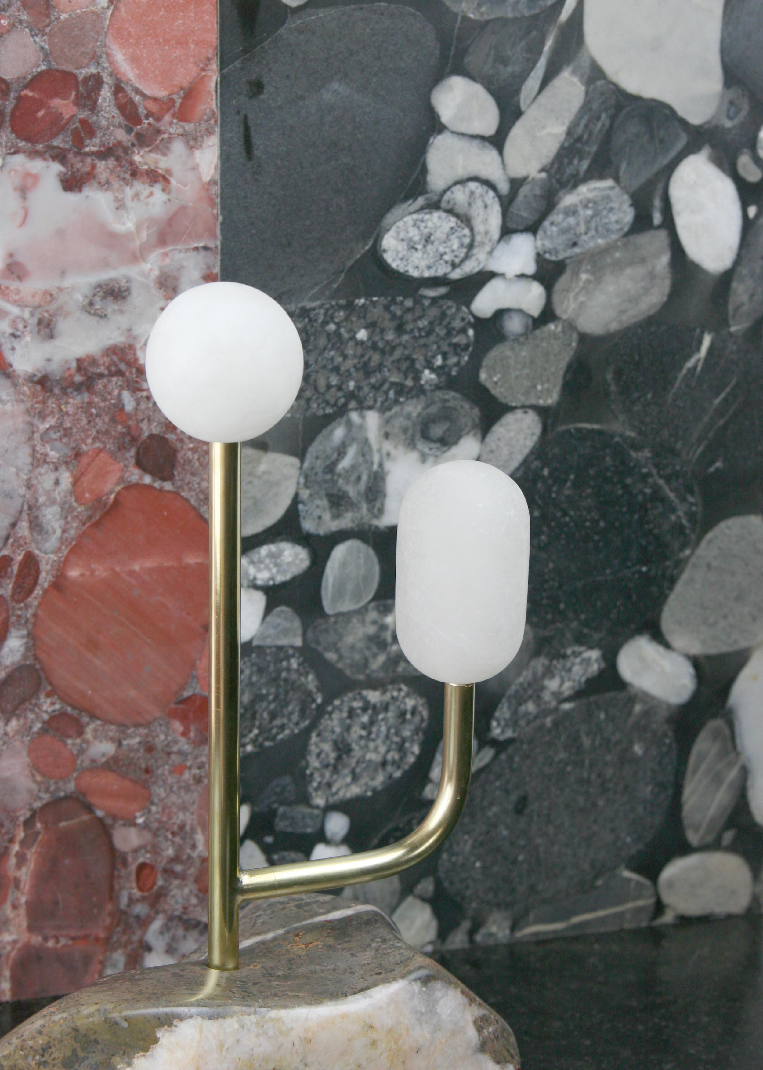Ottone Lampada in marmo di Krzywda in vendita
