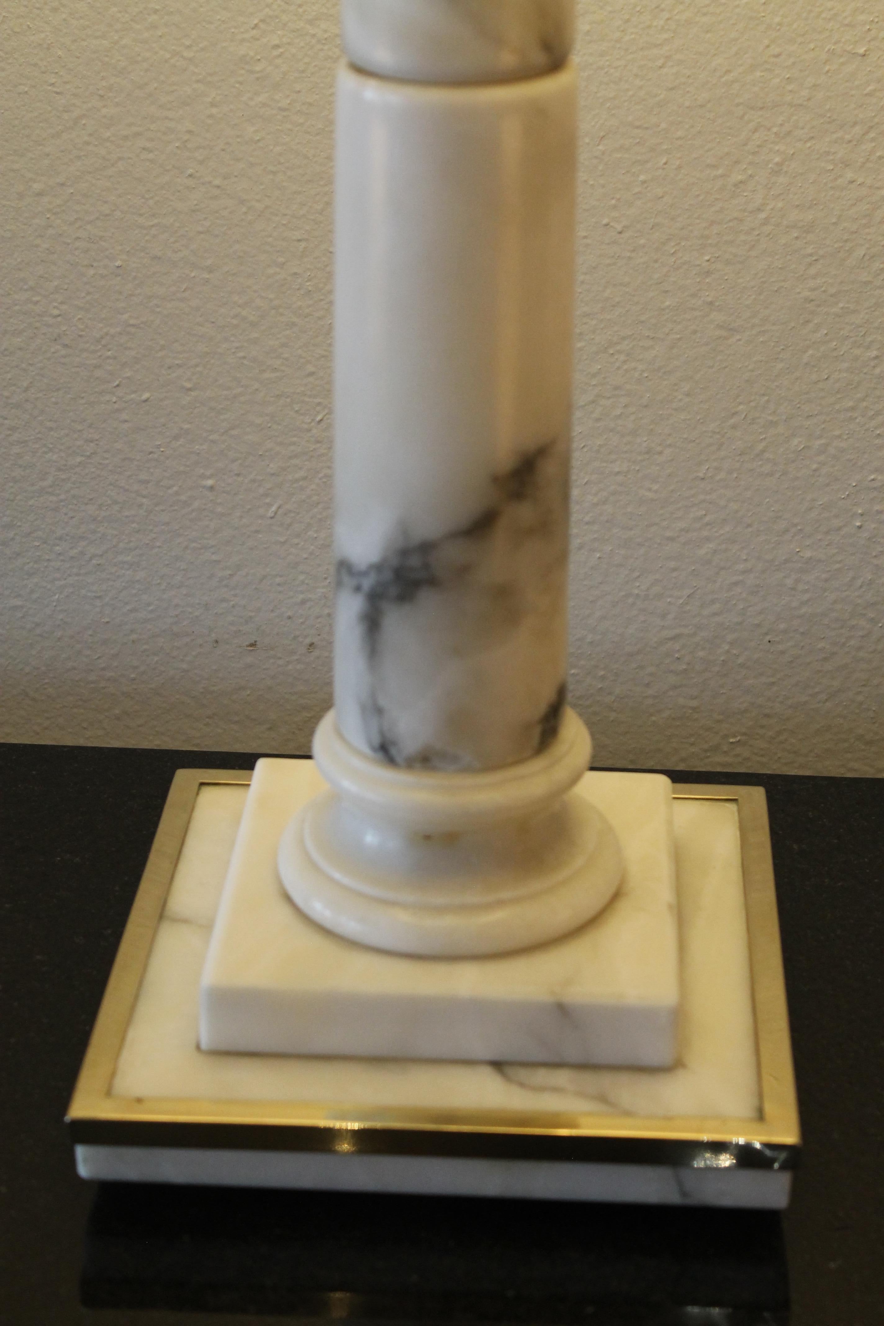 Milieu du XXe siècle Lampe en marbre, fabriquée en Italie pour I. Magnin & Company en vente