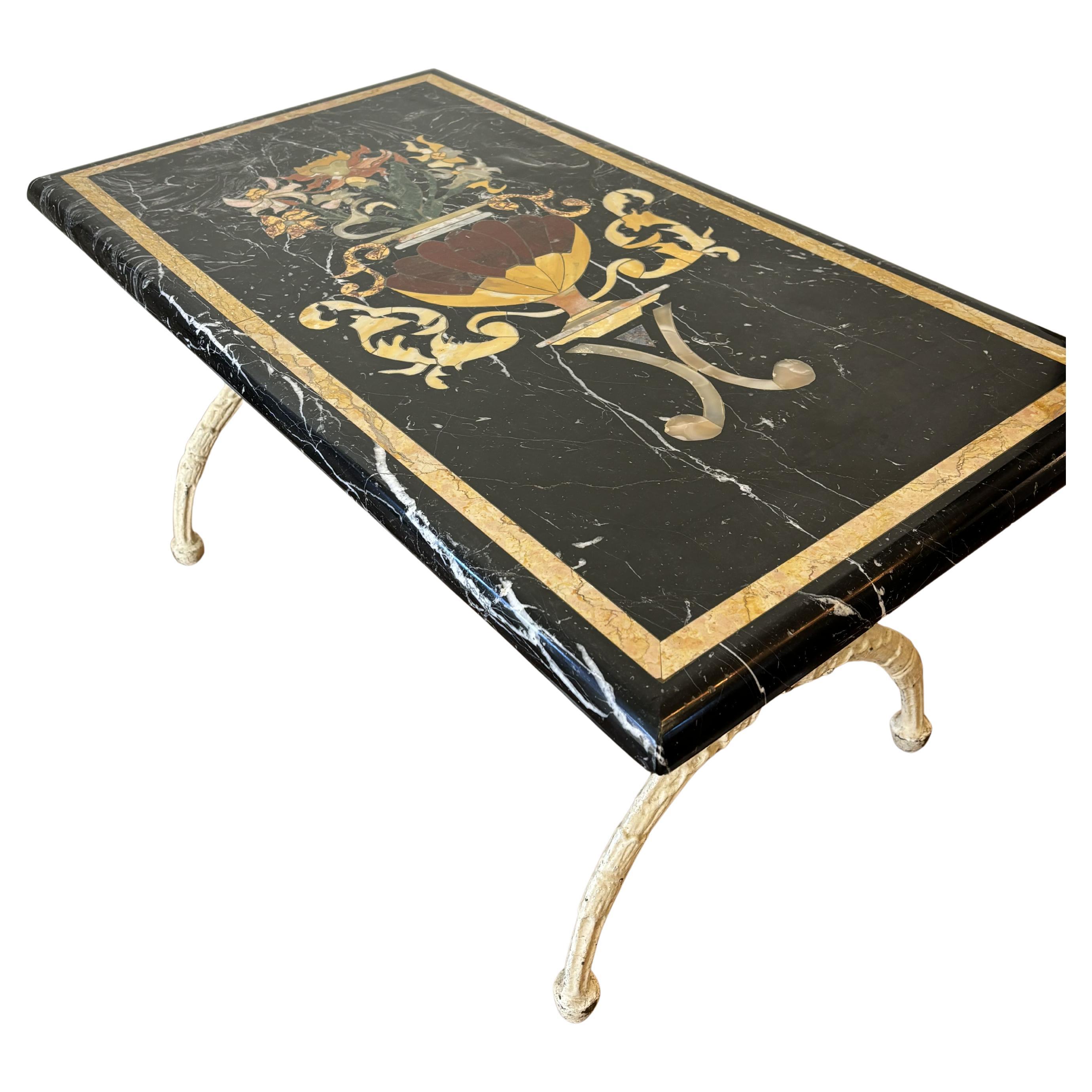 Coffee table in marble marquetry, cream-colored painted and patinated cast iron base, very beautiful thick and very heavy top (34kg) with cup decoration containing a bouquet of flowers in the Renaissance style. 
Italy, mid-20th century. 
Restoration