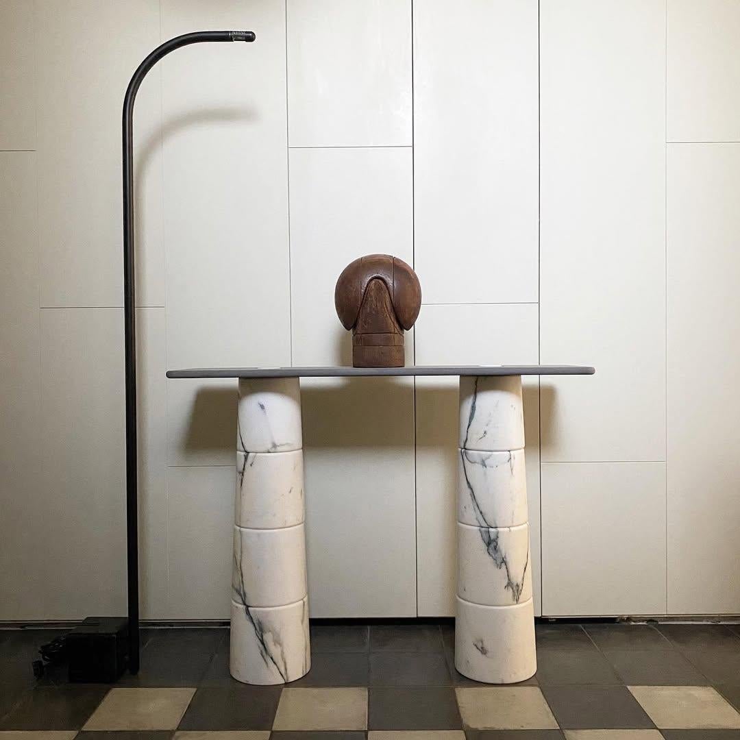 Mesa de centro de arte contemporáneo con base modular de mármol y tapa de acero de Samuele Brianza en venta 1