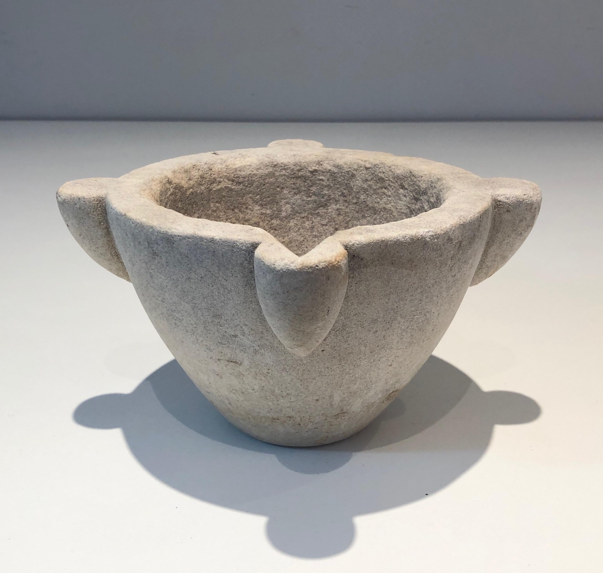 Marble Mortar from 18th Century In Good Condition For Sale In Marcq-en-Barœul, Hauts-de-France