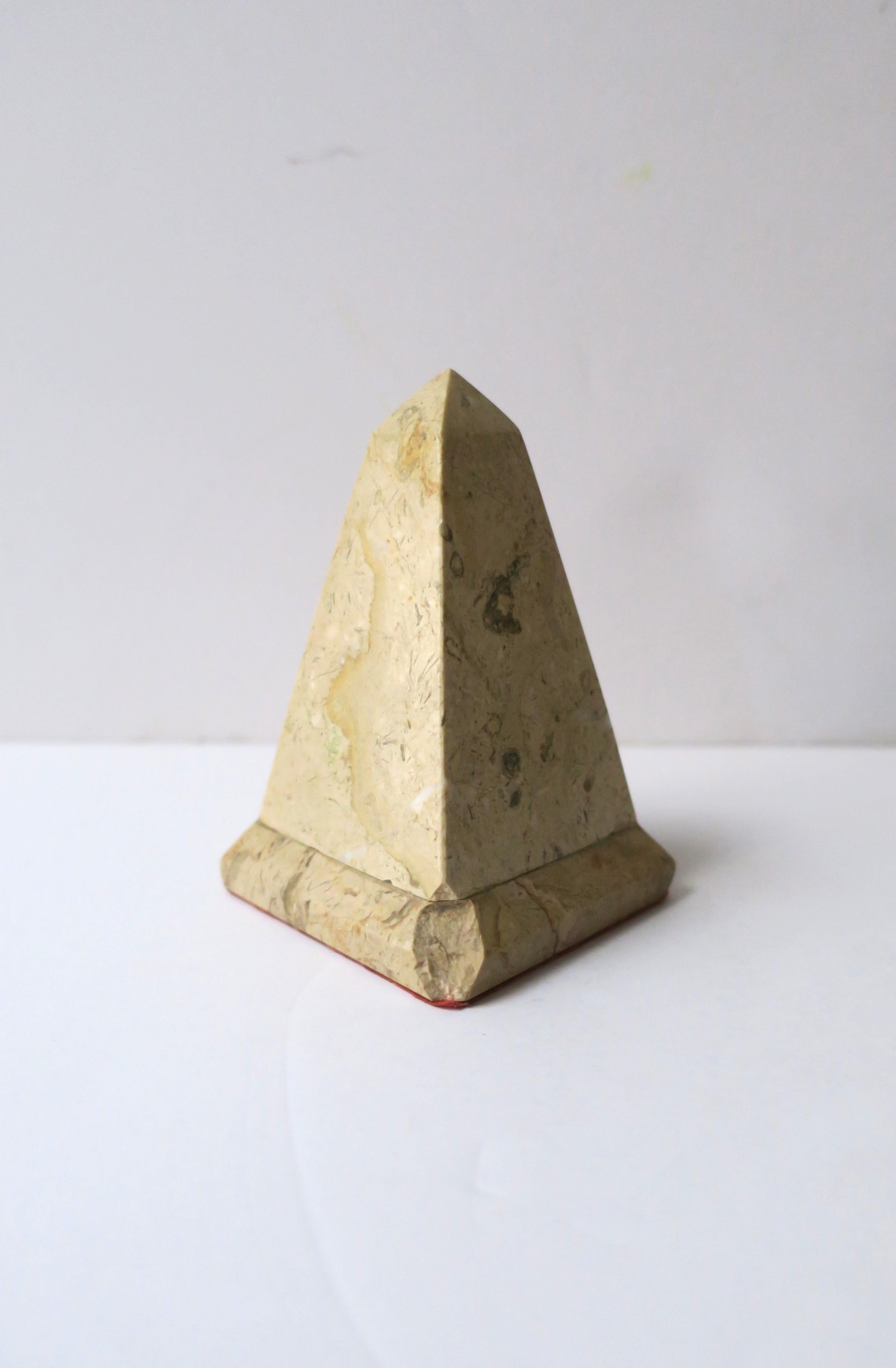 Obelisk aus Marmor, klein  im Angebot 6