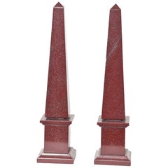 Obélisques en marbre rouge:: paire néoclassique