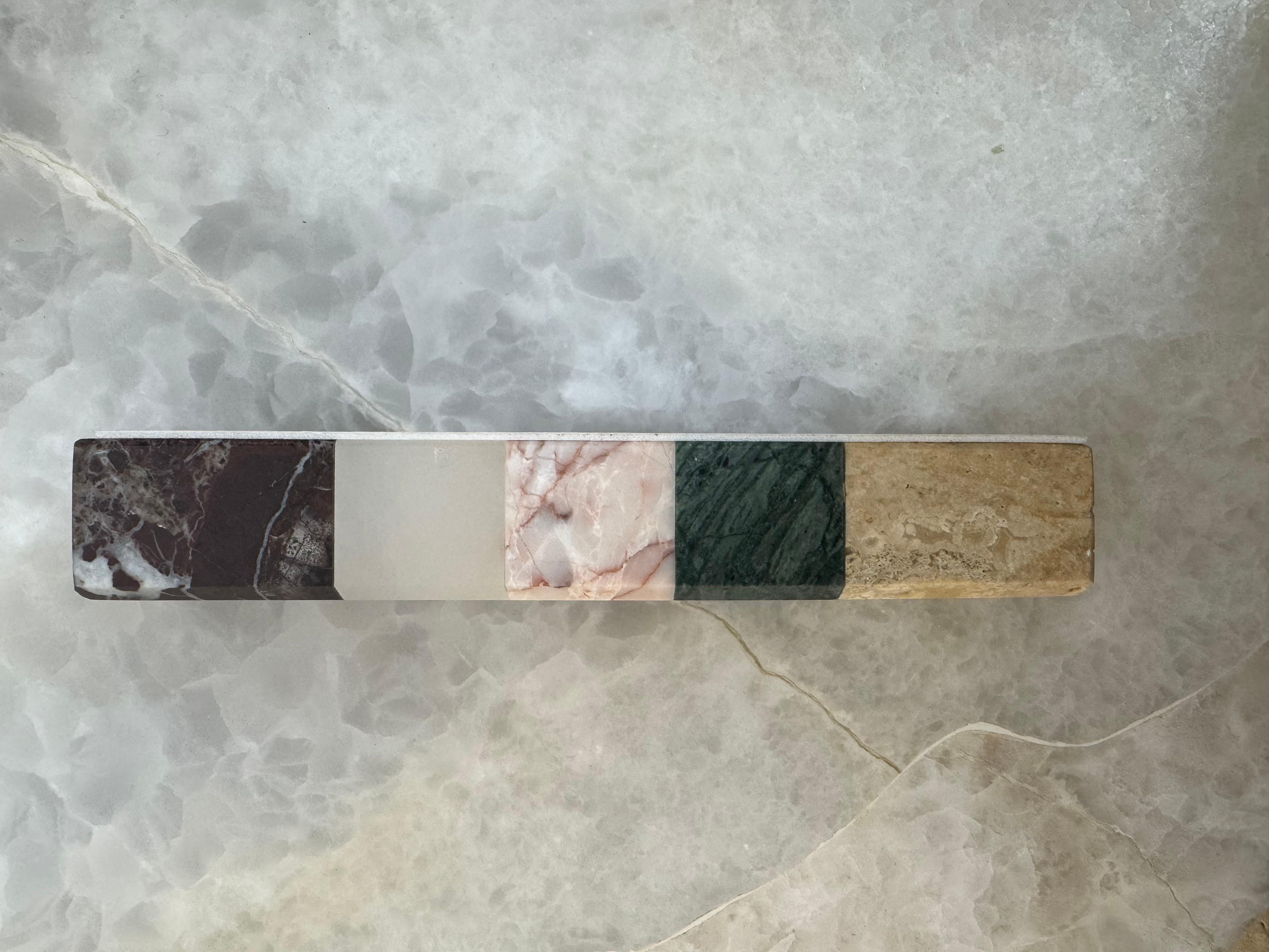 Escultura Mezuzah de mármol y ónice de Studio Gaïa, 2025 Siglo XXI y contemporáneo en venta