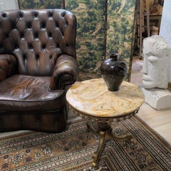 Dessus en marbre-onyx sur un pied de Gueridon en bronze de style néoclassique