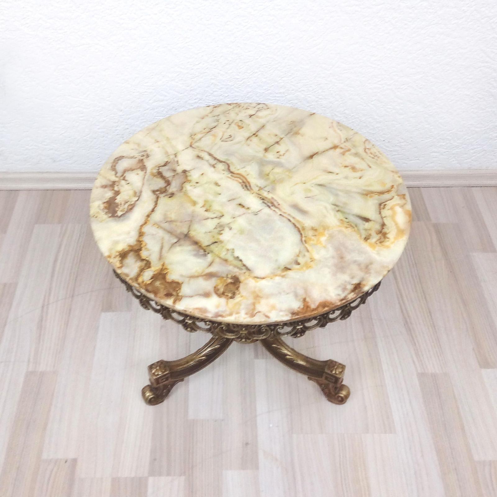 Dessus en marbre-onyx sur un pied de Gueridon en bronze de style néoclassique en vente 4