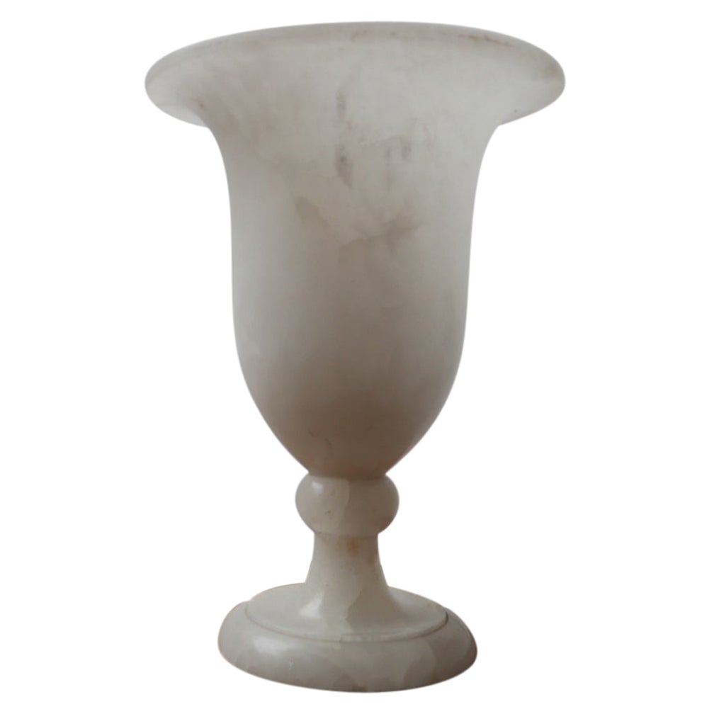 Urne de table en marbre ou albâtre du milieu du siècle dernier