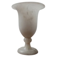 Urne de table en marbre ou albâtre du milieu du siècle dernier