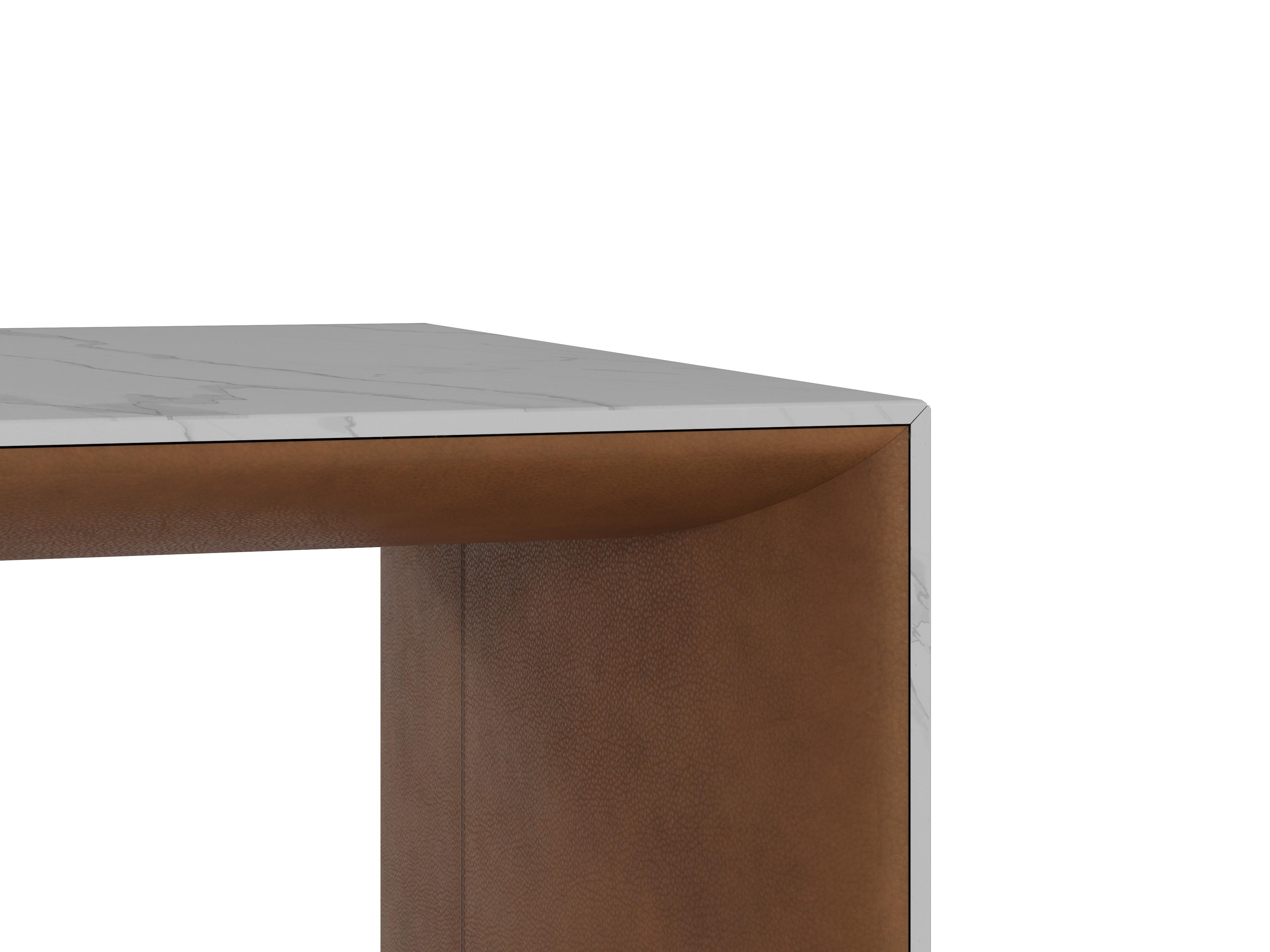 Moderne Table de salle à manger de jardin avec plateau en marbre de Carrare et sièges en cuir d'extérieur en vente