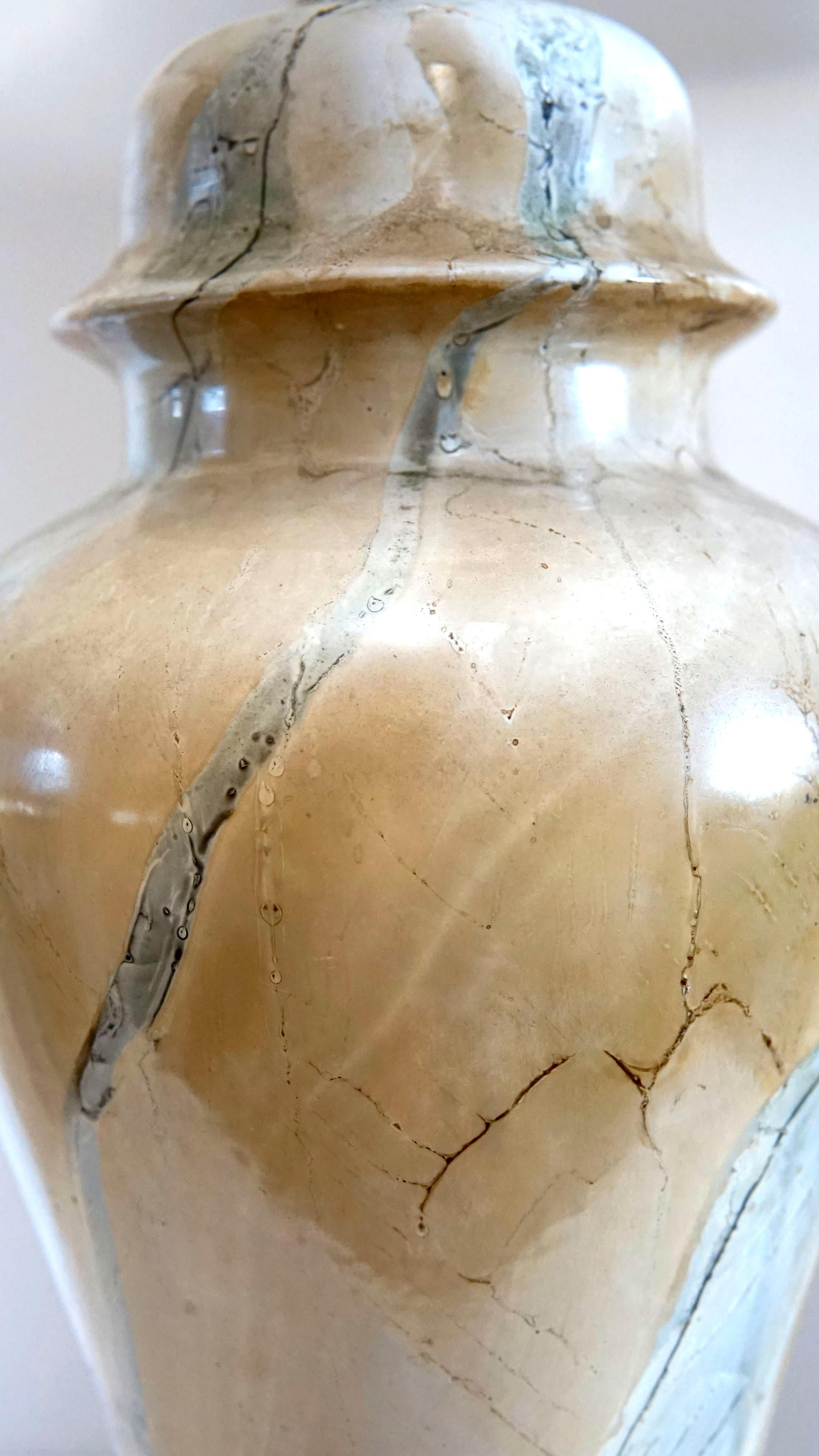 Lampe de table en forme de bocal à gingembre en verre à motif marbré Bon état - En vente à Lomita, CA