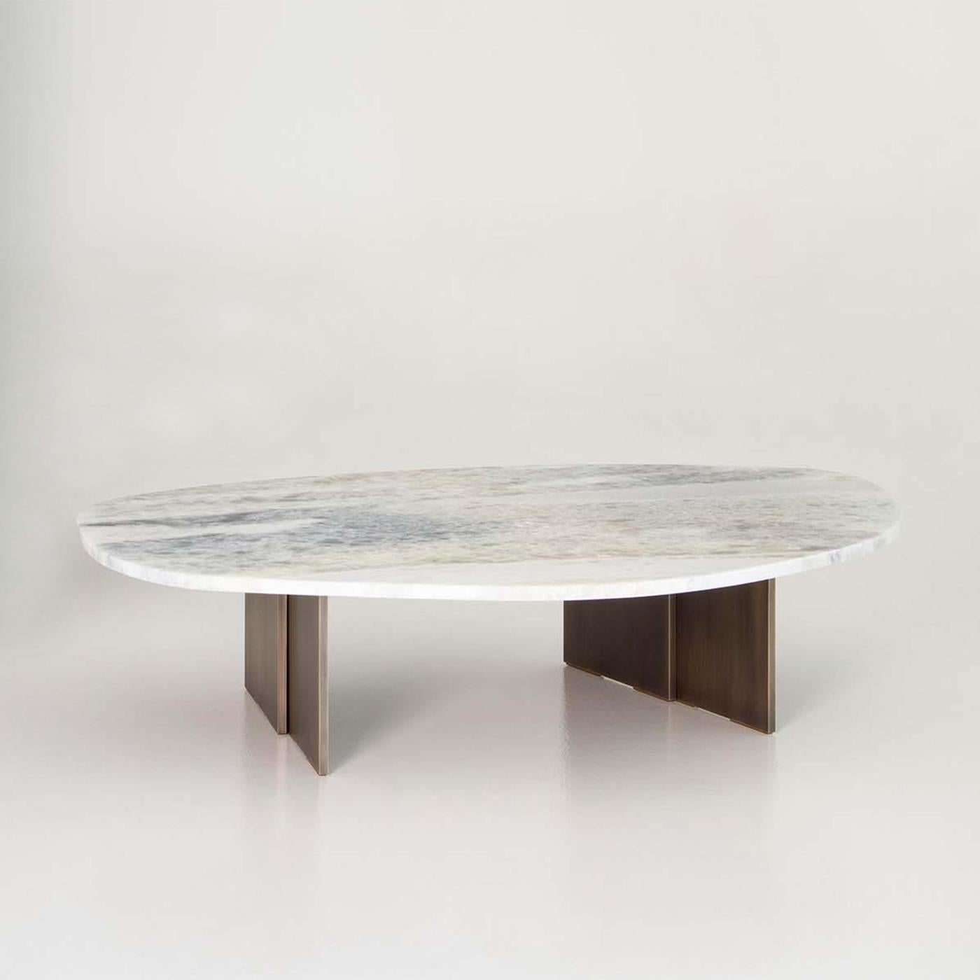 Laiton Table basse moyenne Marble Pebble en vente