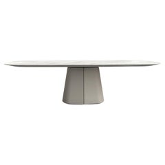 Table de salle à manger sur piédestal avec base sculpturale laquée en nougat