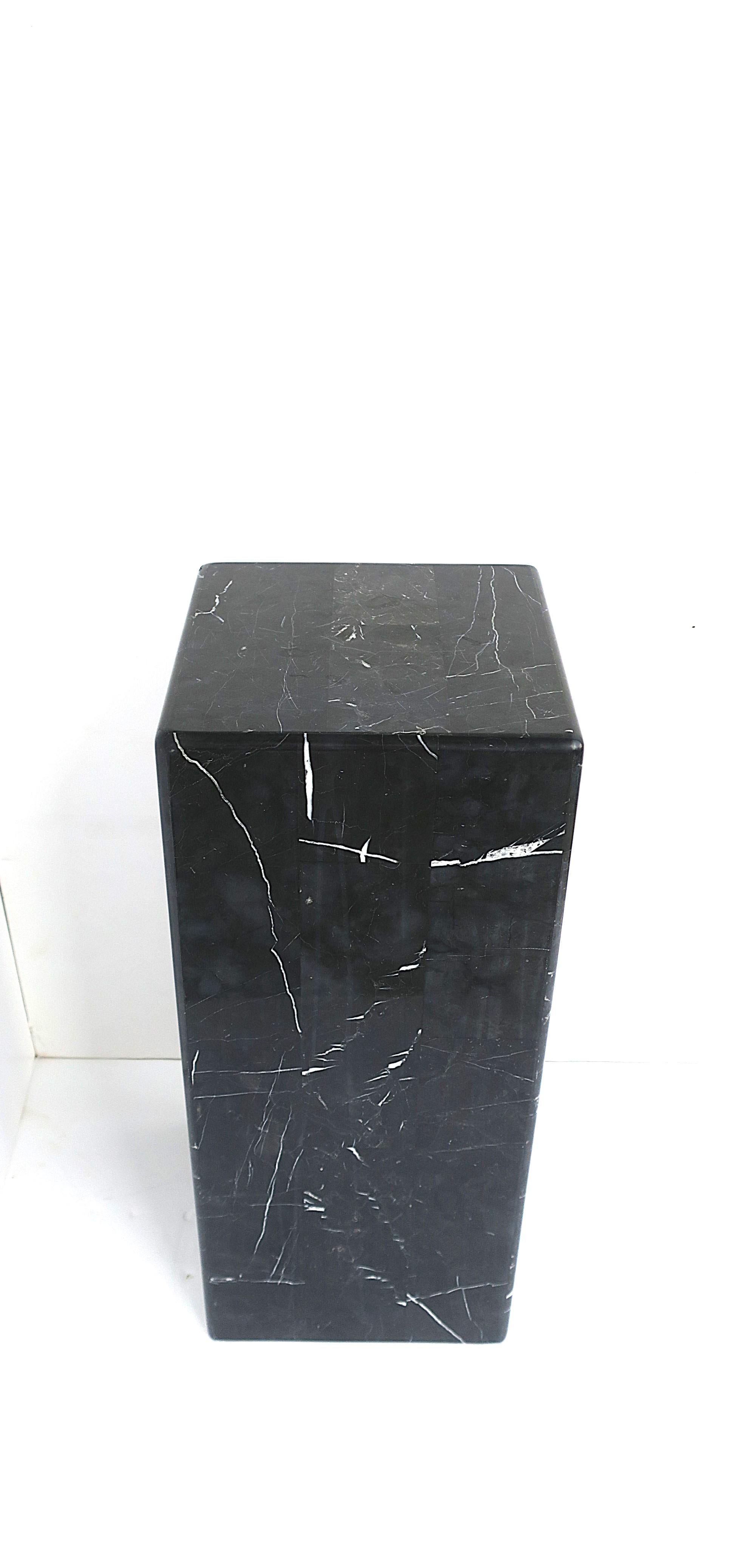 Marble Pedestal In Good Condition For Sale In New York, NY
