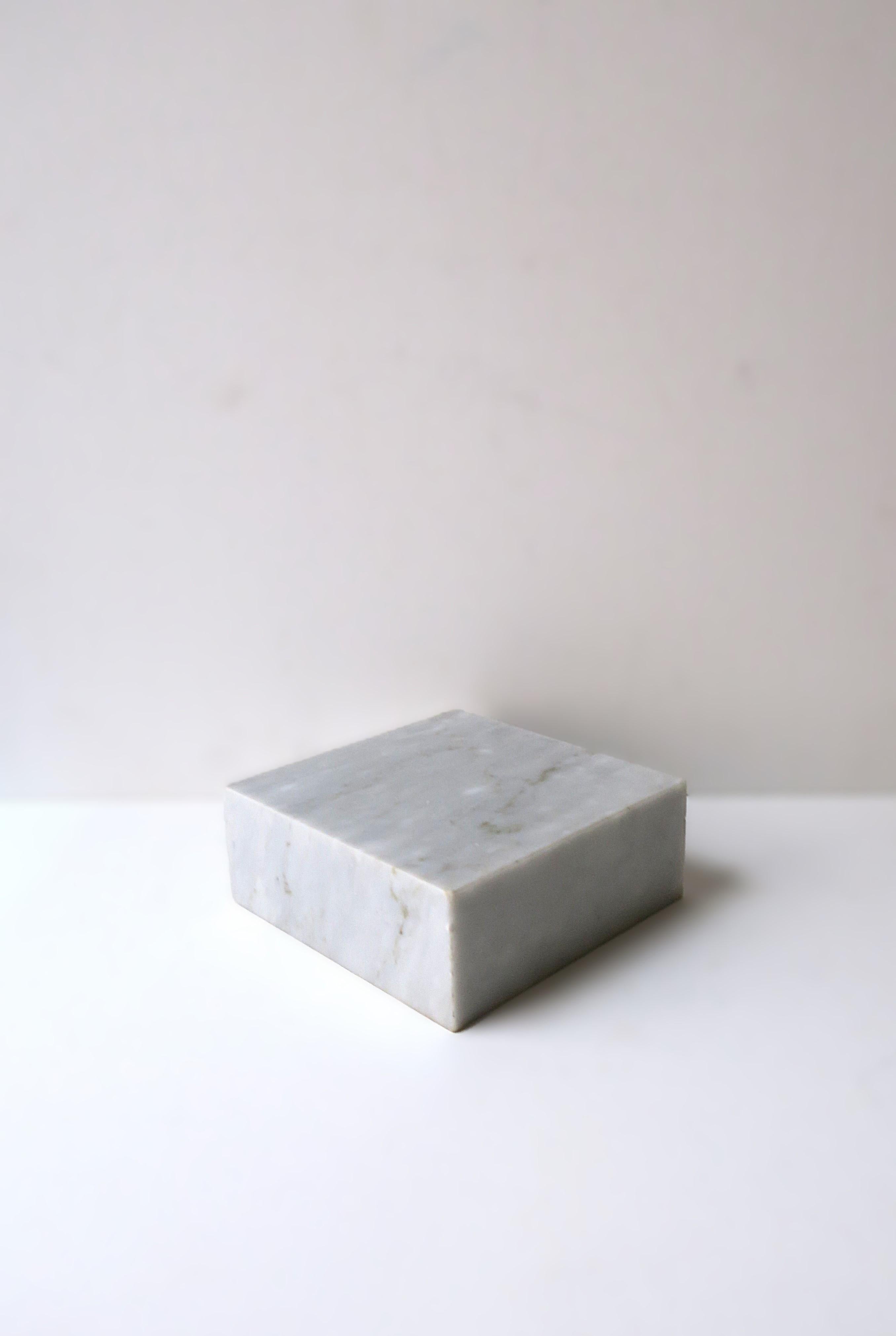 A substantial light gray marble plinth for sculpture, etc., for use as a bookend, in the Modern or Minimalist style, circa late-20th century. Very good condition as shown in images and video. Dimensions: 2