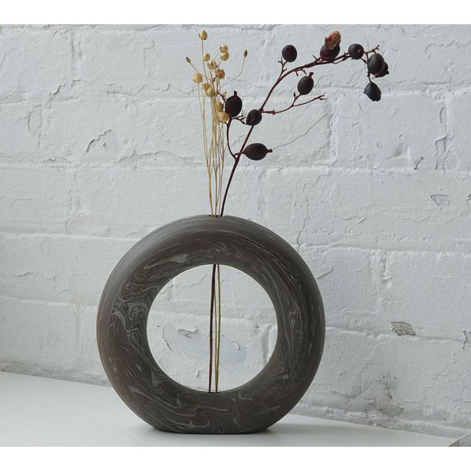 Marble ring vase by Solem Ceramics
Dimensions: D 7.5 x W 23 x H 23 cm.
Materials: Black and white stoneware.

Solem’s work pulls from memories of the architecture and community within SWANA and Southeast Asia thorough exploring familiar shapes,
