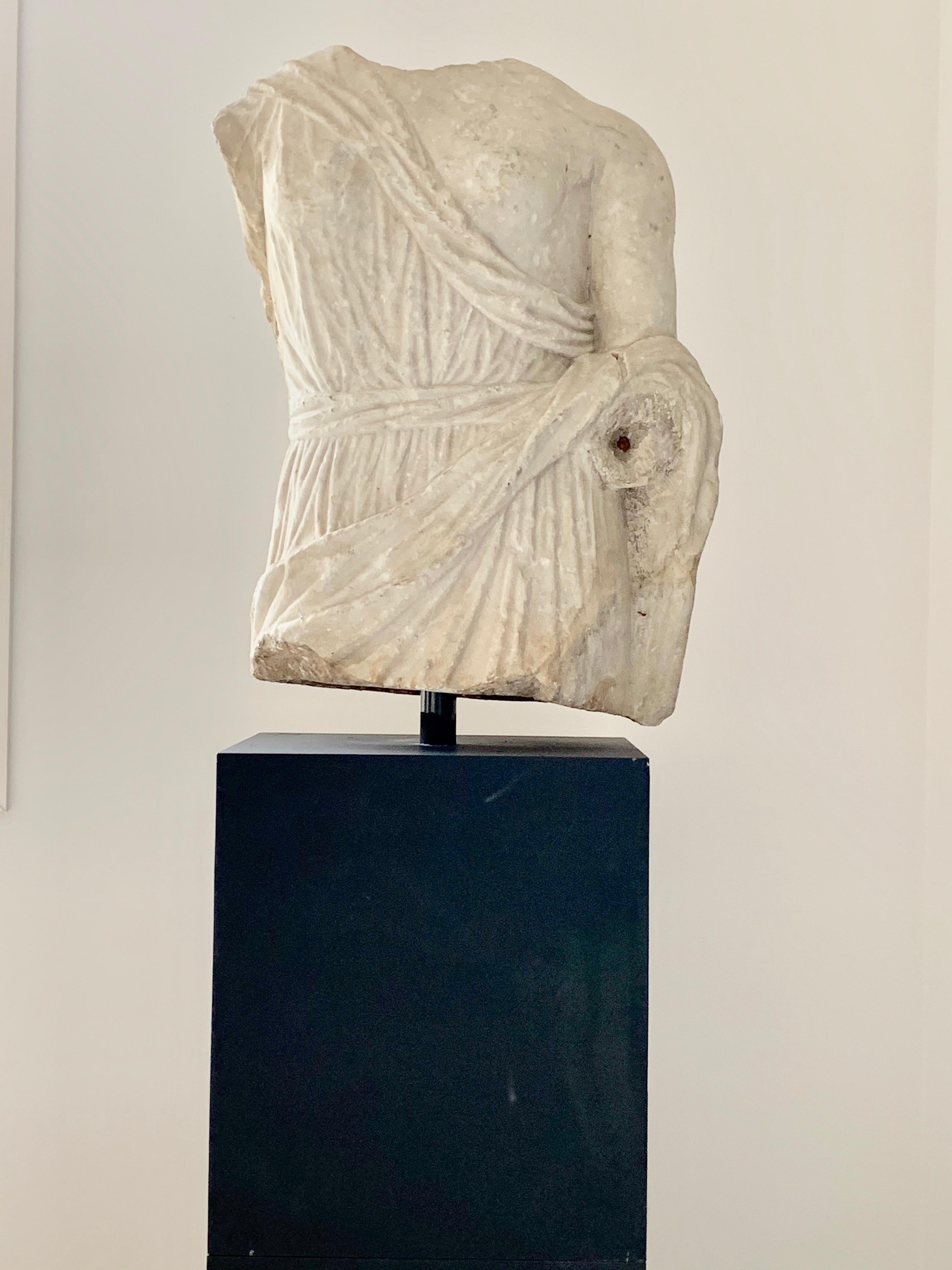 Marble Roman antiquities sculpture of the Goddess Fortuna
Sculpted marble
Exceptional piece
Exceptional opportunity
Exceptionally good vintage condition
2nd century AD, Spain
Dimensions: 20