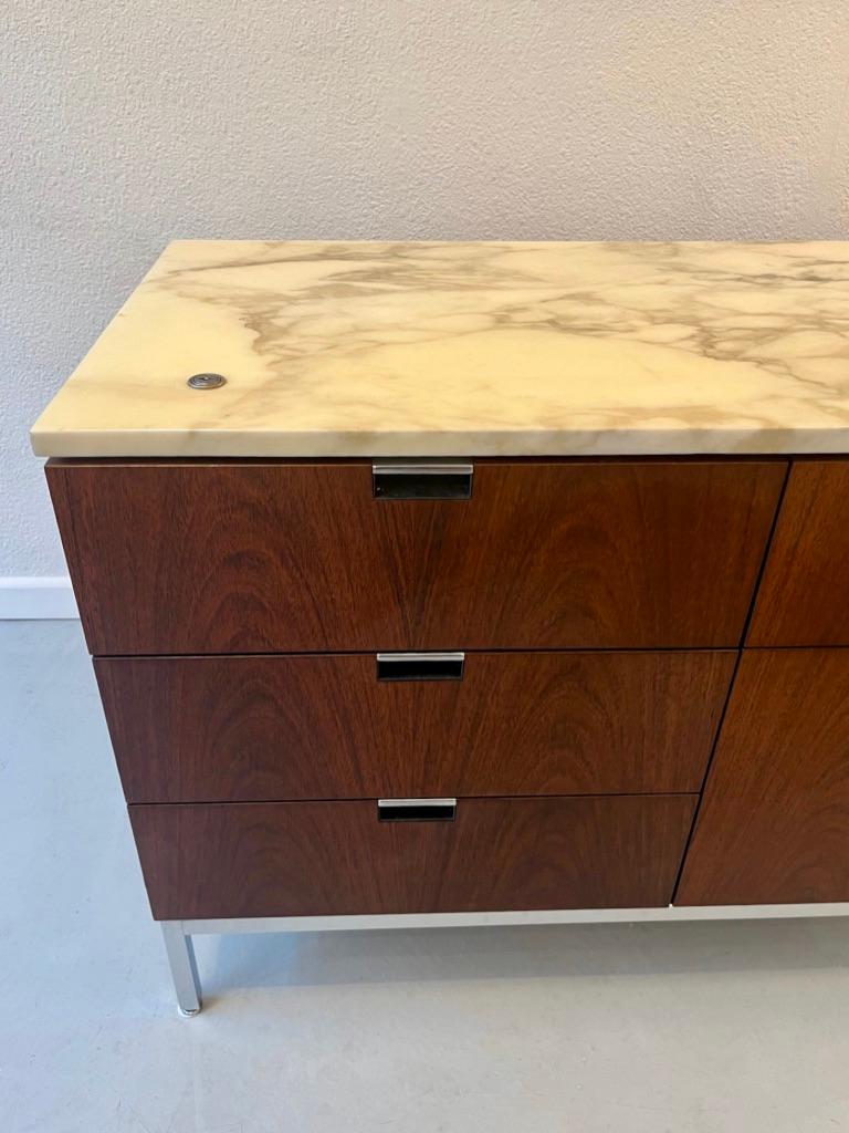 Marble & Rosewood Credenza / Sideboard by Florence Knoll ca. 1960s In Good Condition In Geneva, CH