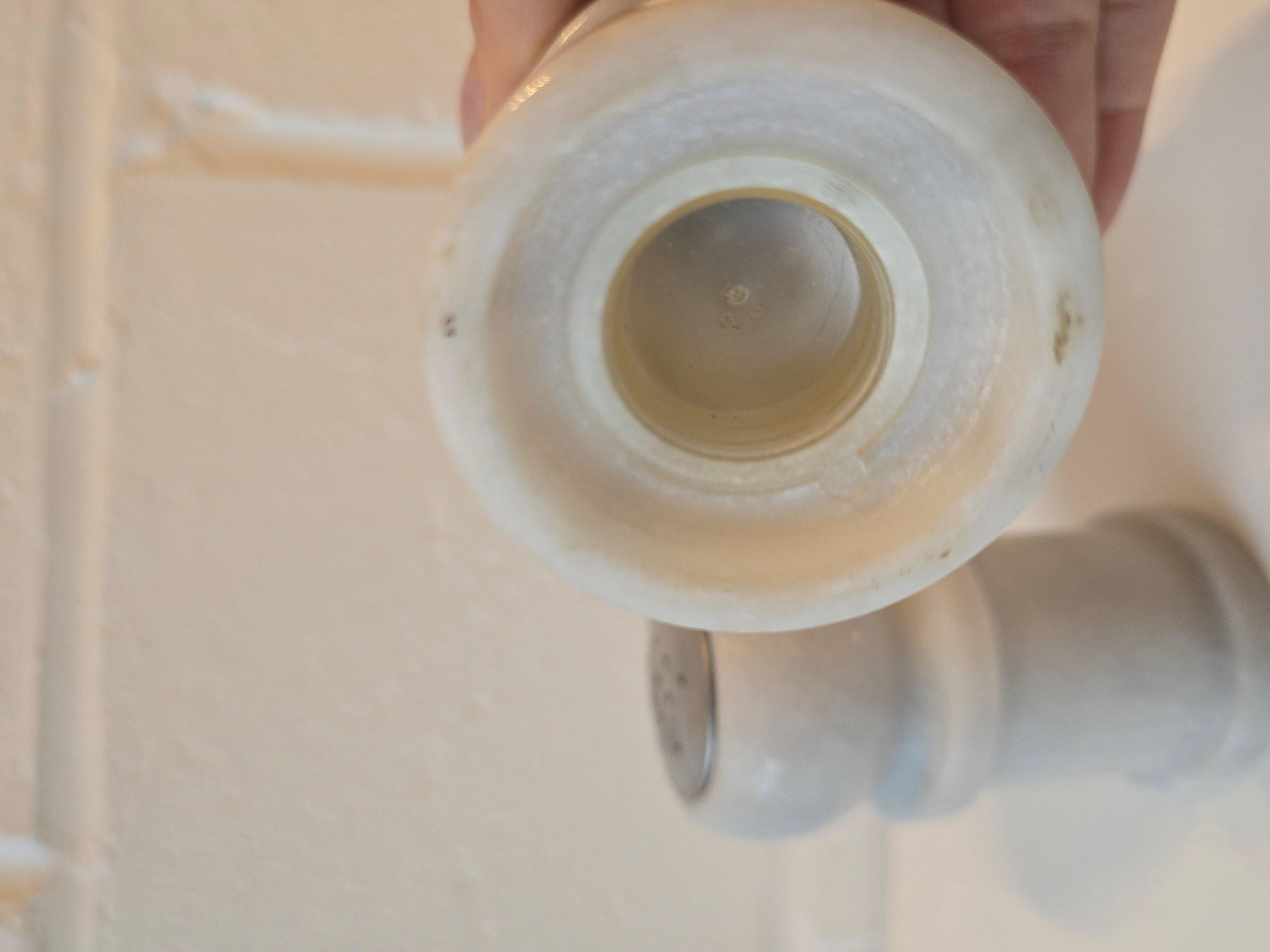 Marble Salt and Pepper Shakers Tableware In Good Condition For Sale In Toronto, ON