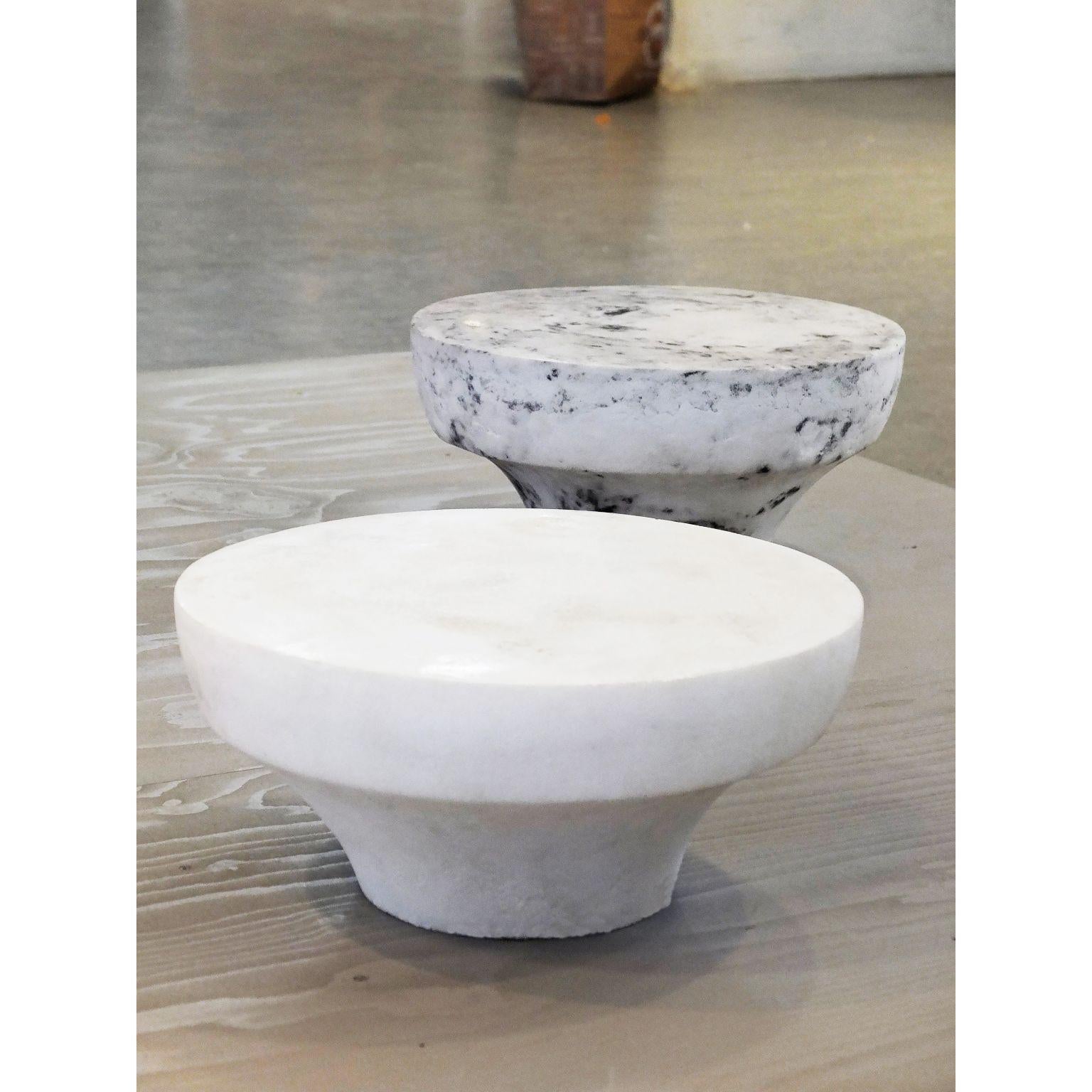 Tabouret de méditation en marbre Salt de Roxane Lahidji en vente 3