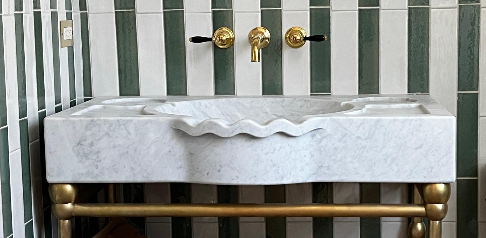 XXIe siècle et contemporain Cuvette d'évier en marbre festonné en vente