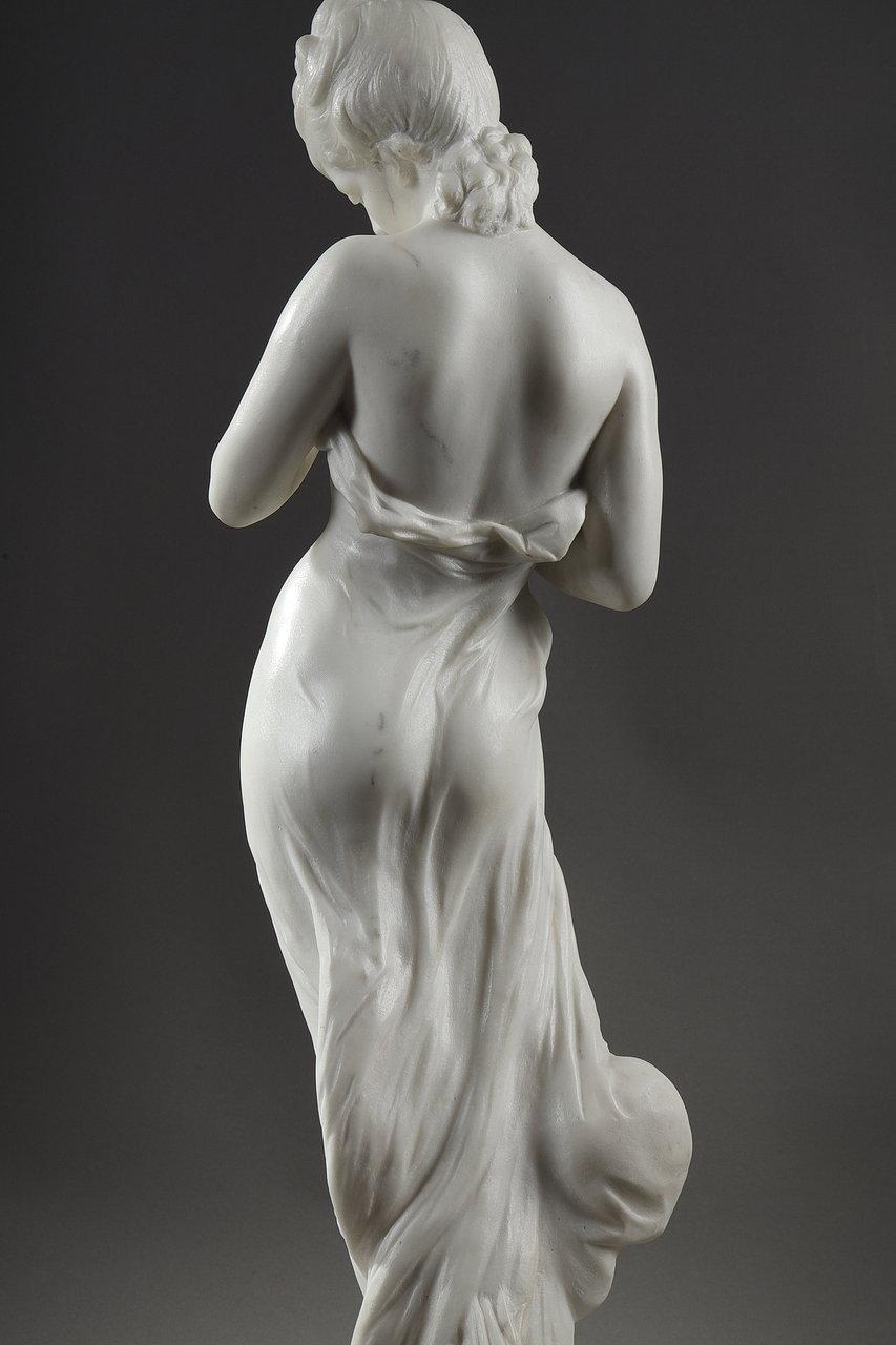 Sculpture en marbre appelée « Jeune femme avec une colombe » et signée Hippolyte Moreau 5