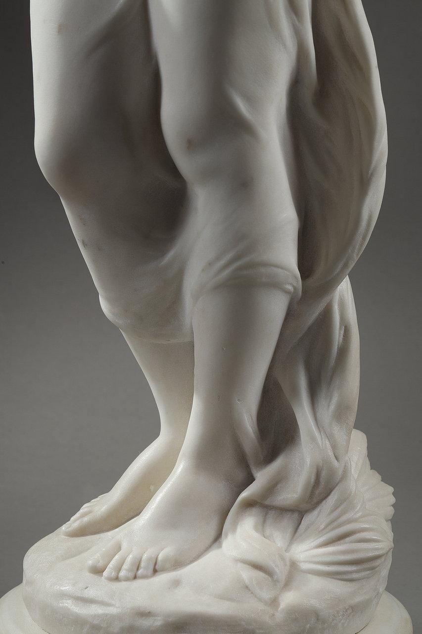 Sculpture en marbre appelée « Jeune femme avec une colombe » et signée Hippolyte Moreau 11