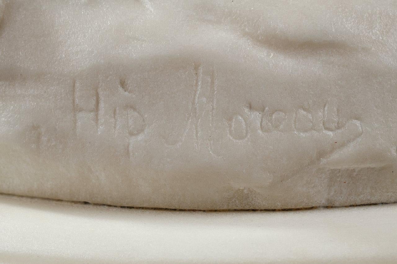 Sculpture en marbre appelée « Jeune femme avec une colombe » et signée Hippolyte Moreau 12