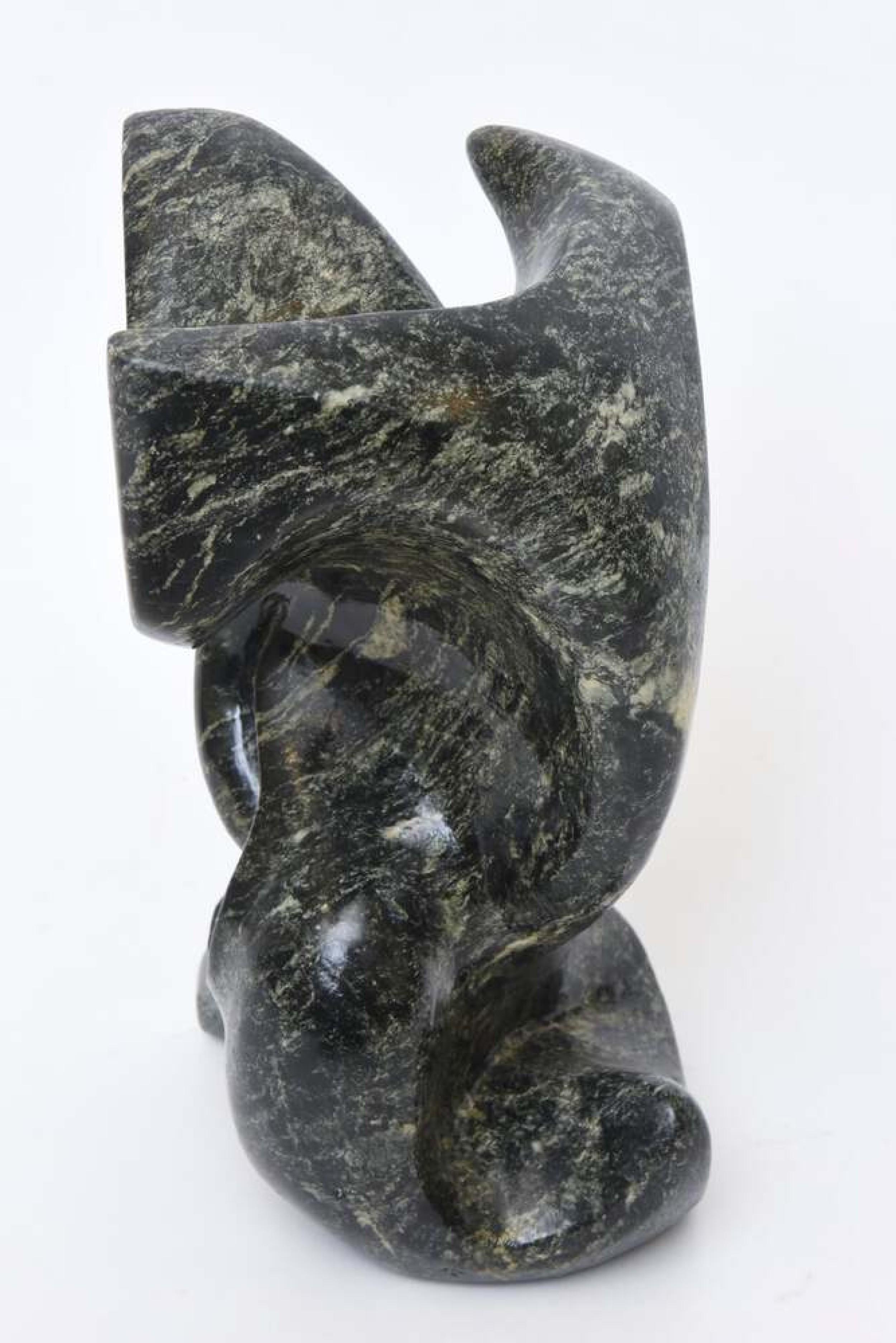 Scultura astratta in marmo verde contemporanea