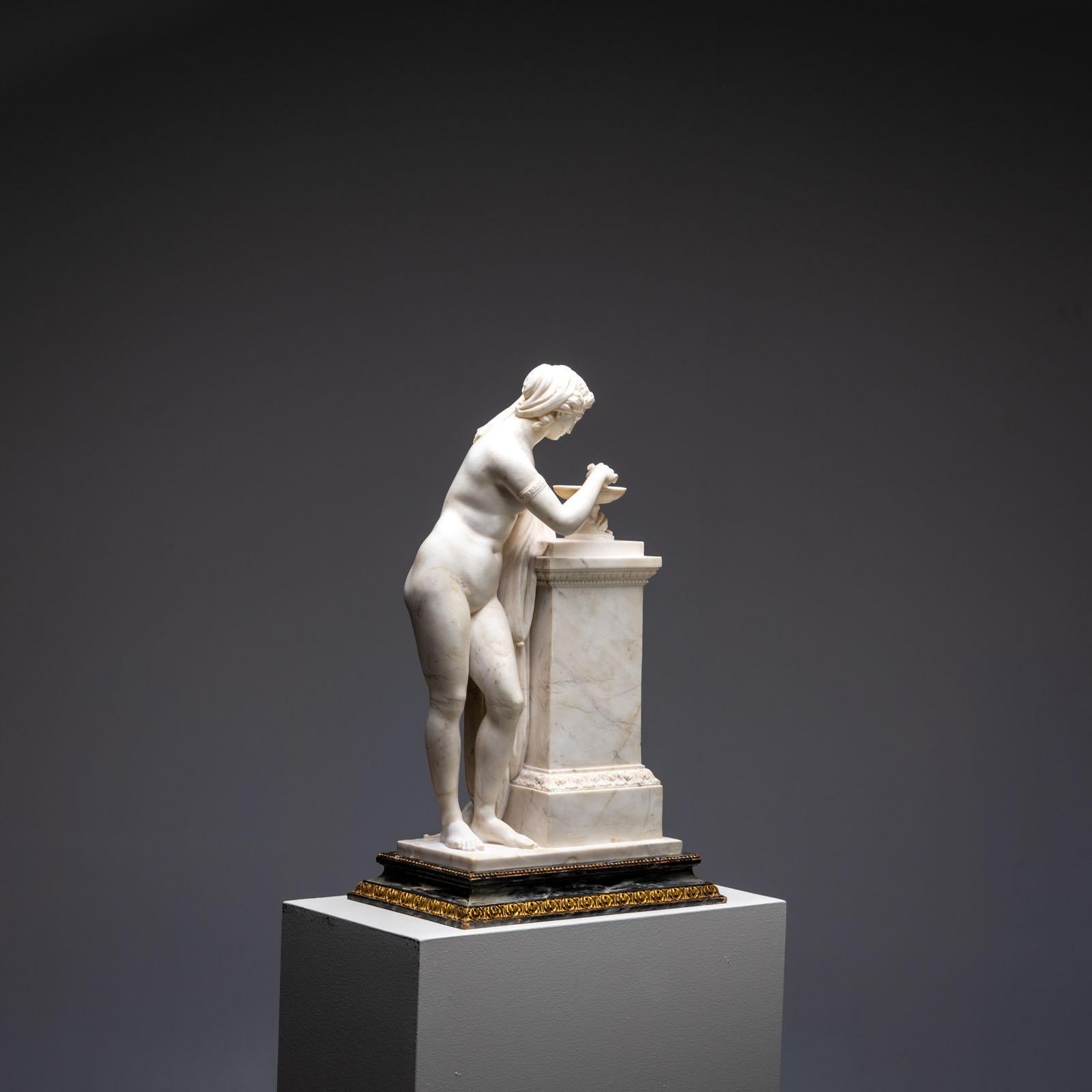 Sculpture en marbre représentant une nymphe, 19e siècle en vente 5