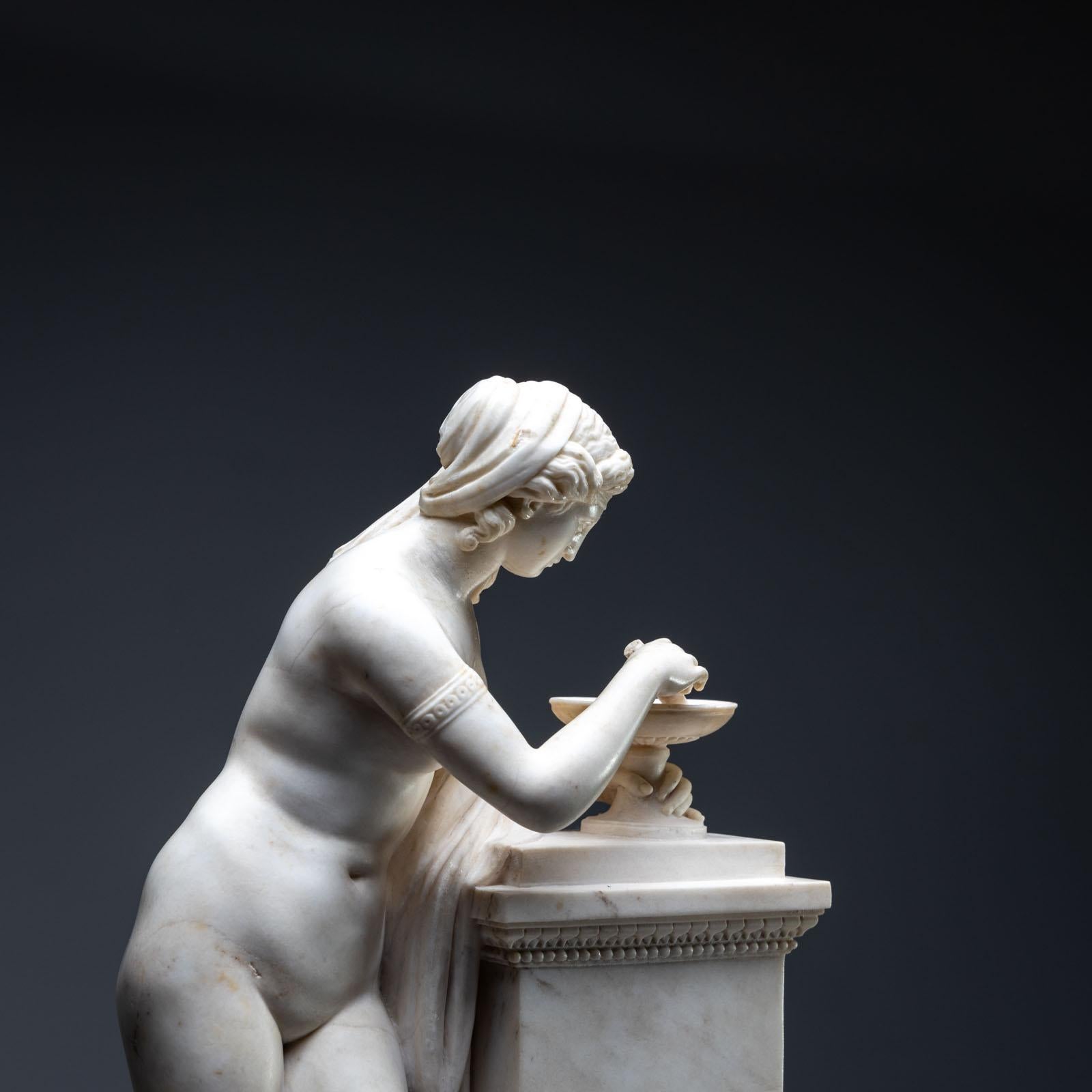 XIXe siècle Sculpture en marbre représentant une nymphe, 19e siècle en vente