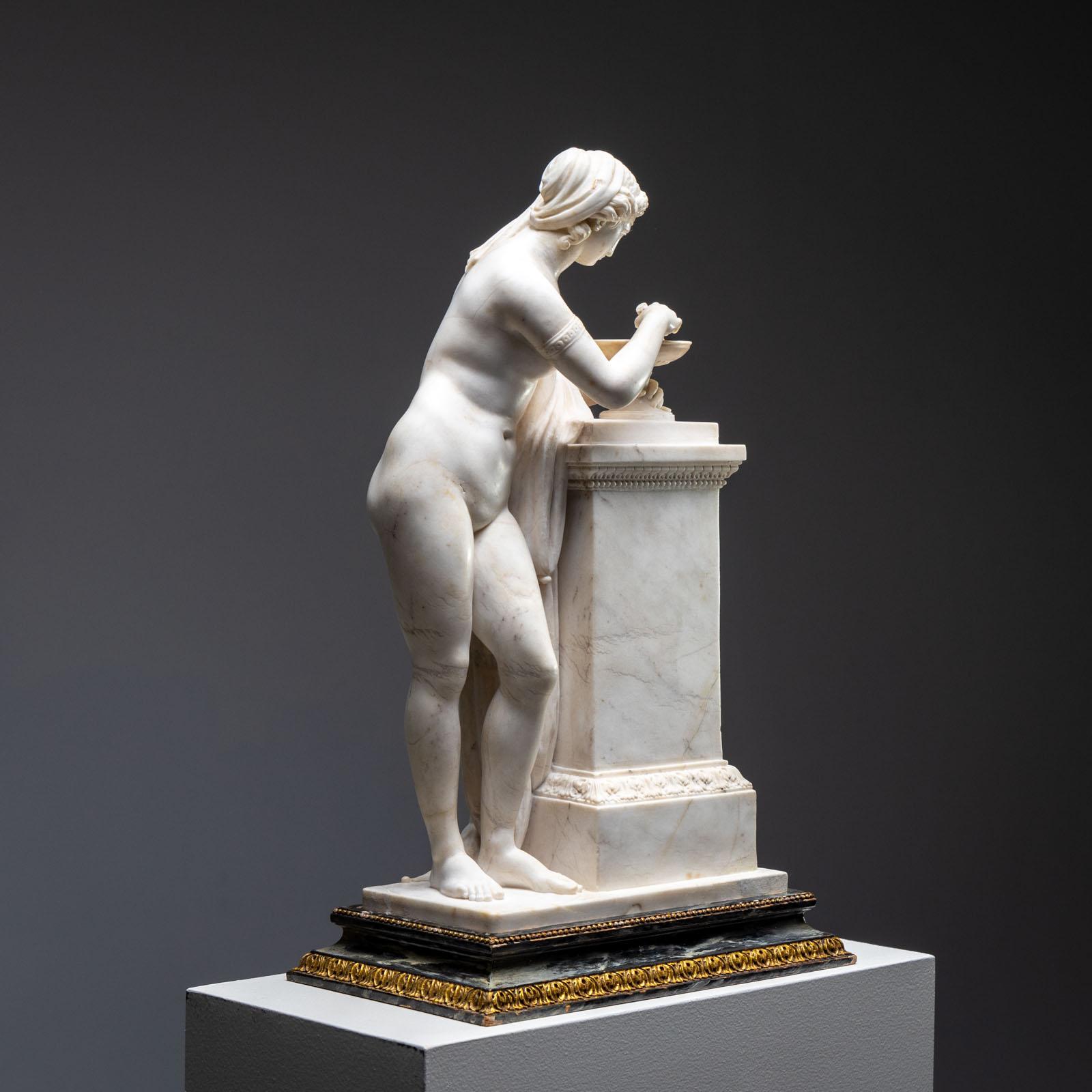 Marbre Sculpture en marbre représentant une nymphe, 19e siècle en vente