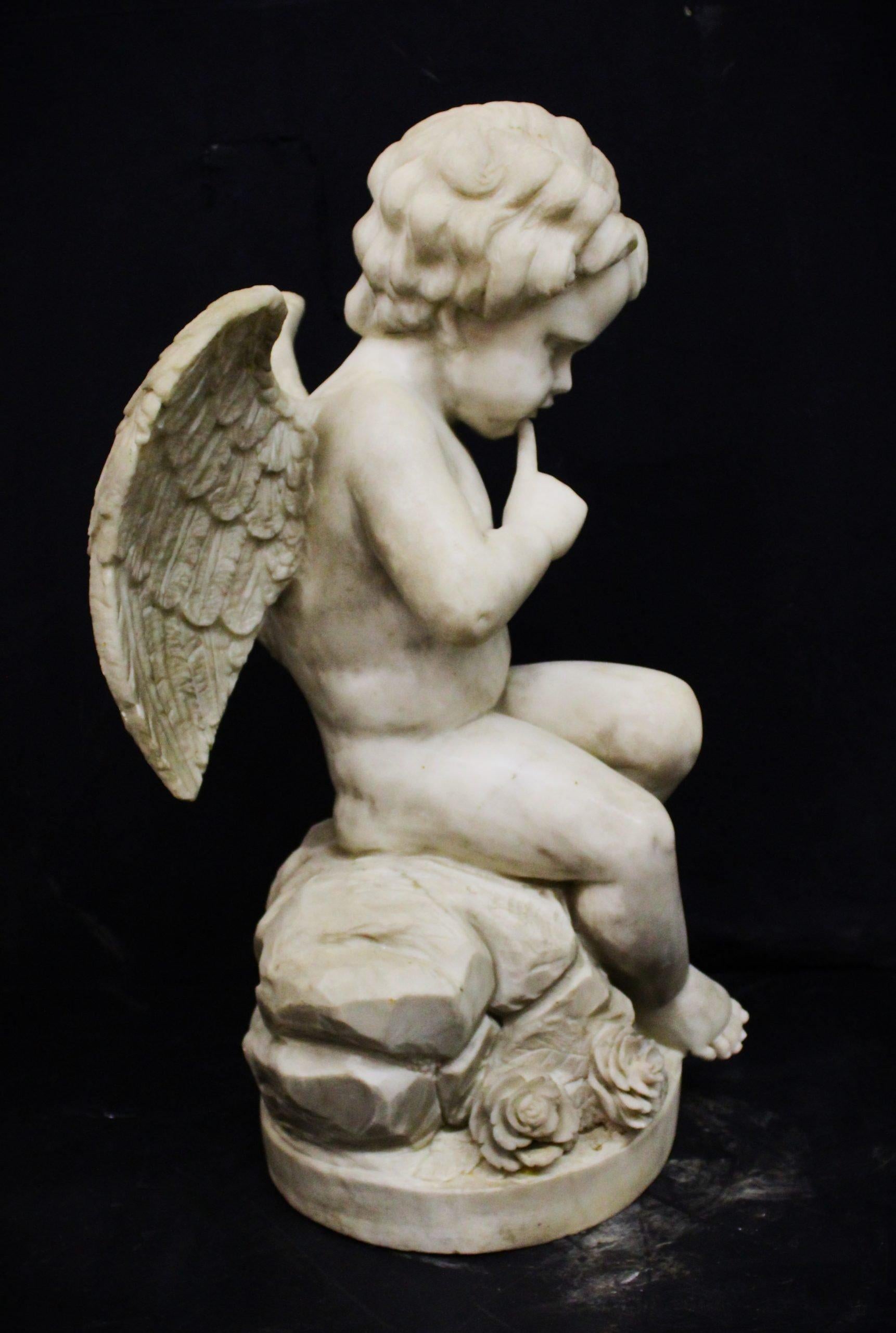 Marmo Scultura in marmo di un angelo in vendita