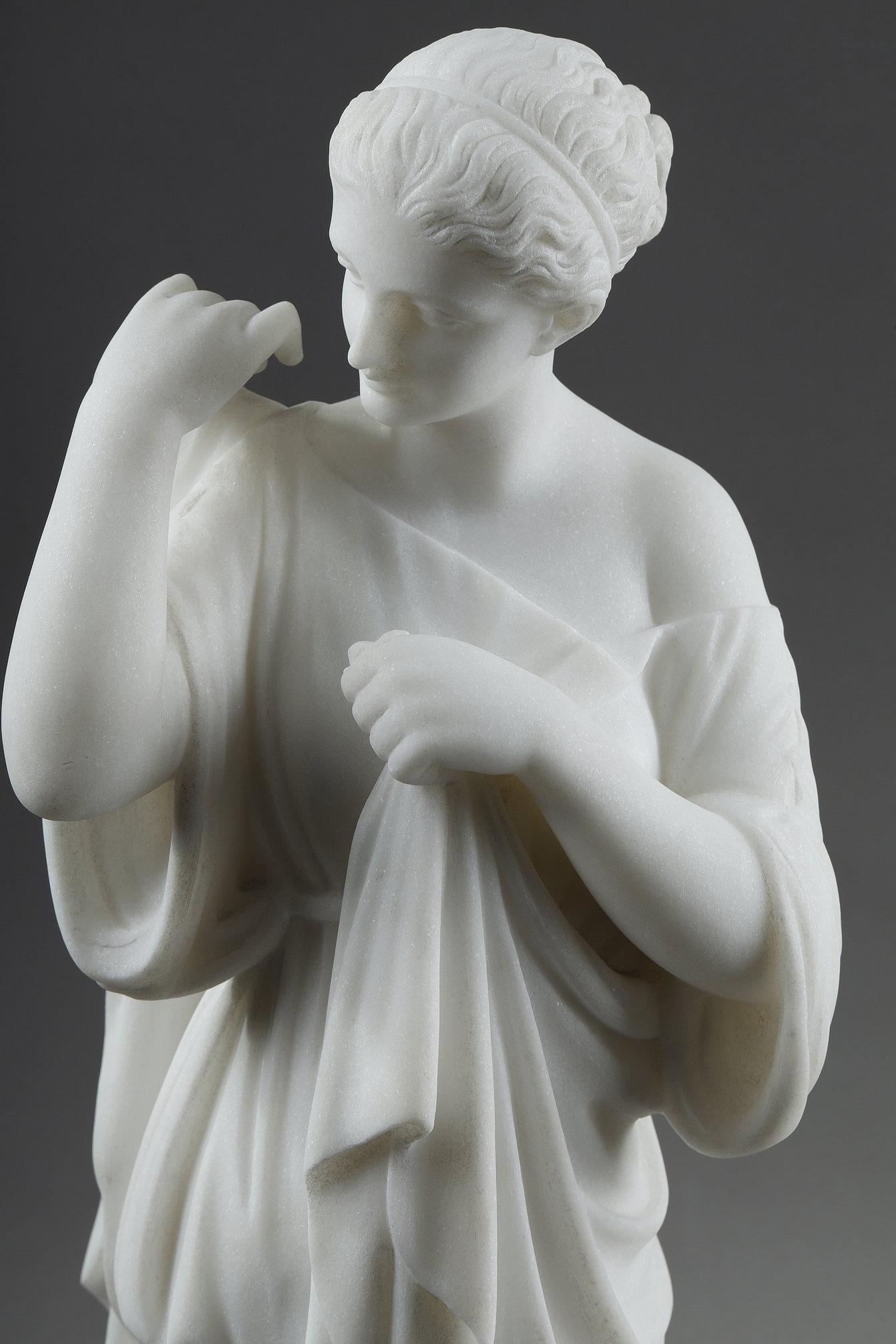 Sculpture en marbre de Diane de Gabies, signée Pugi en vente 4