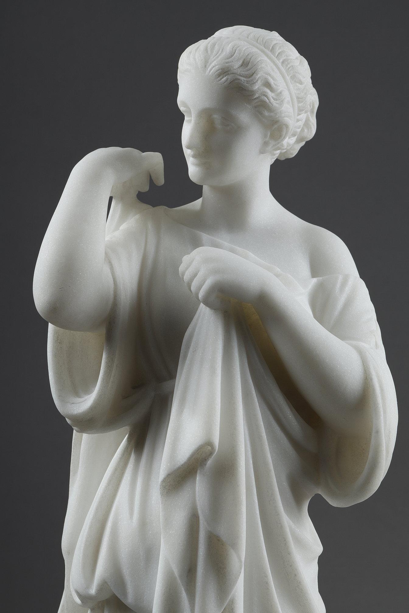 Sculpture en marbre de Diane de Gabies, signée Pugi en vente 5