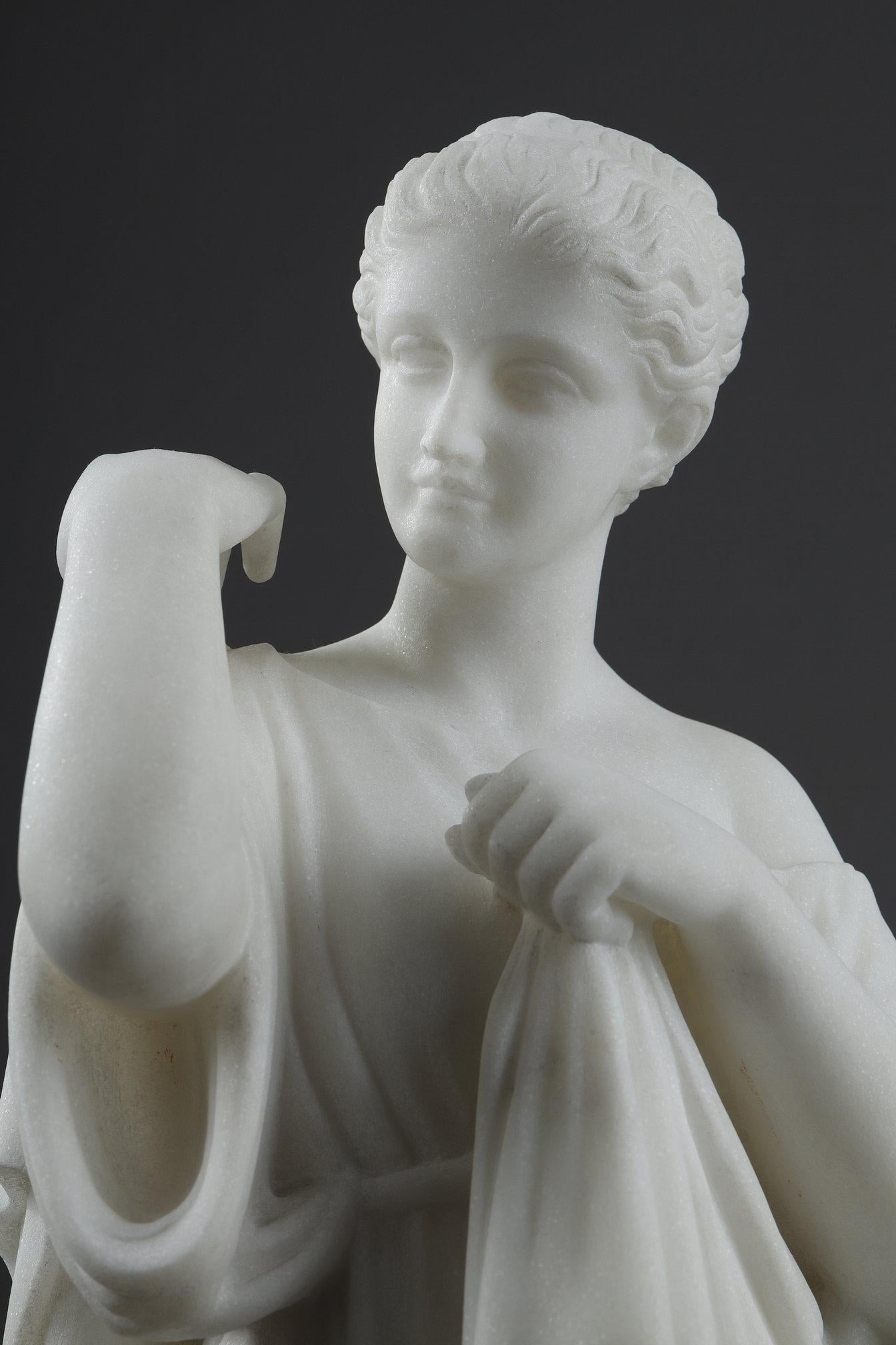 Sculpture en marbre de Diane de Gabies, signée Pugi en vente 8