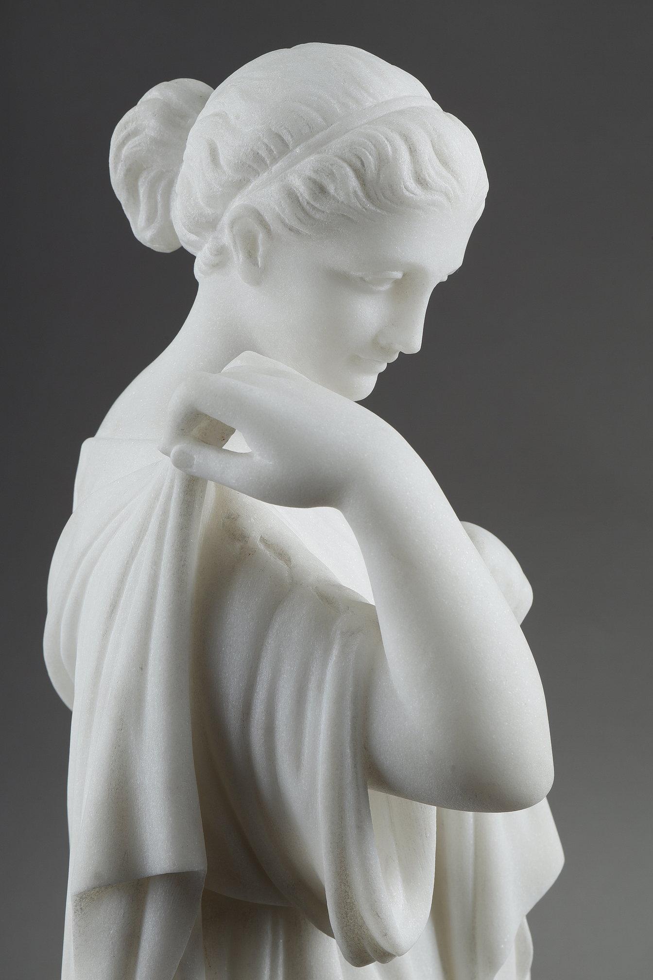 Sculpture en marbre de Diane de Gabies, signée Pugi en vente 9